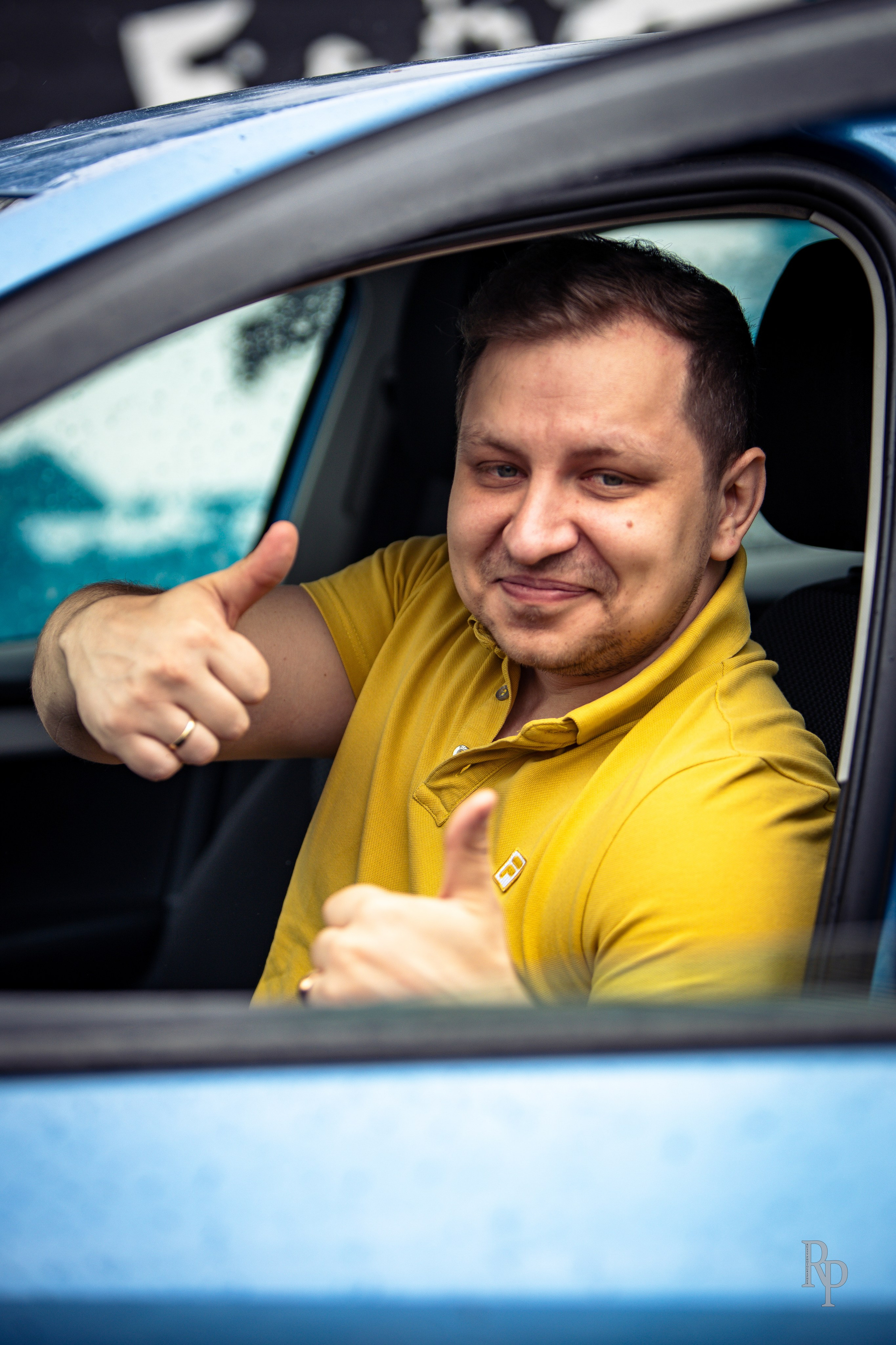 SHOWDOWN. Rusty Photographer