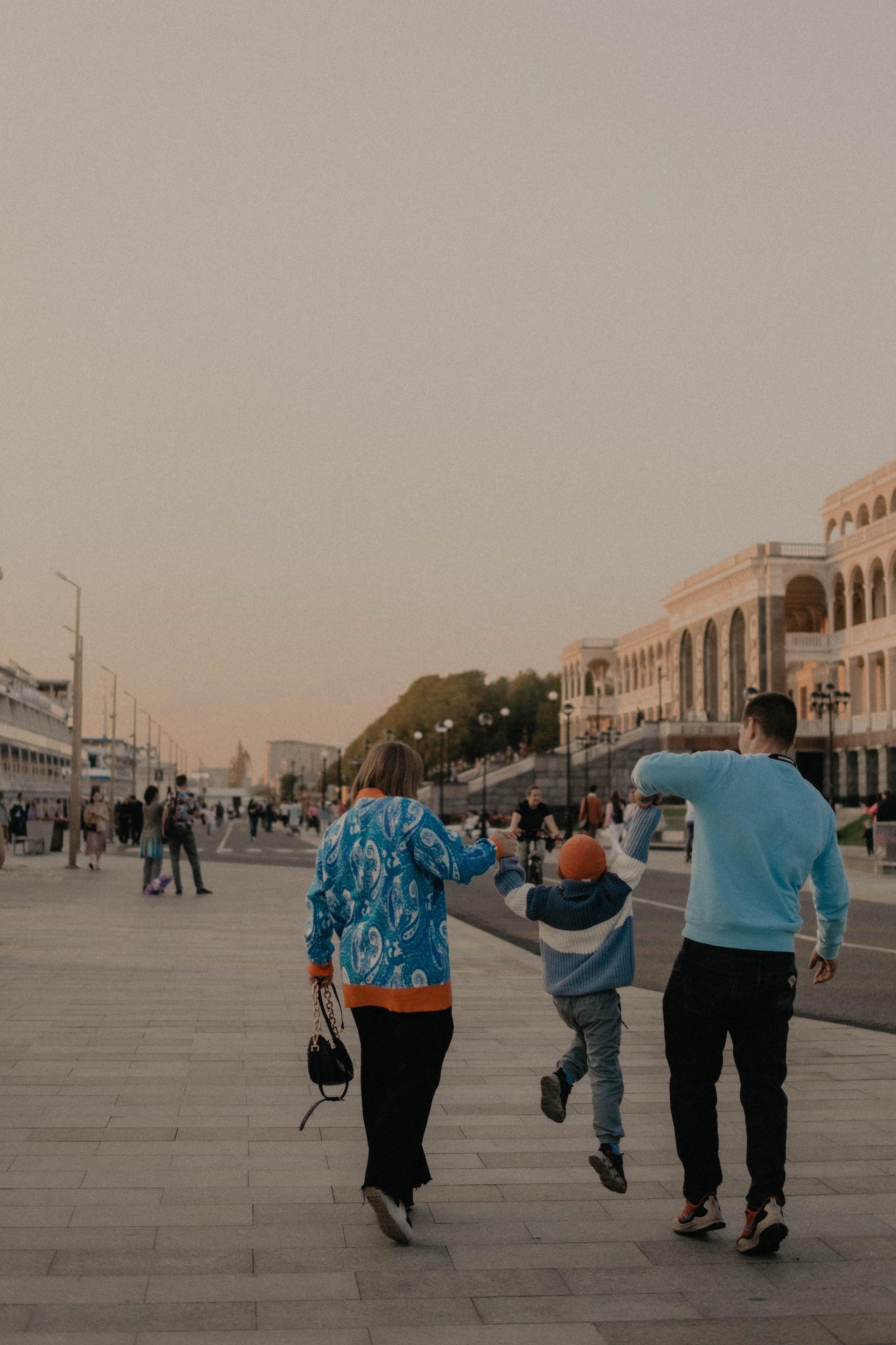 Лида, Ринат и малыш Елисей. Свадебный фотограф Оля Григунова
