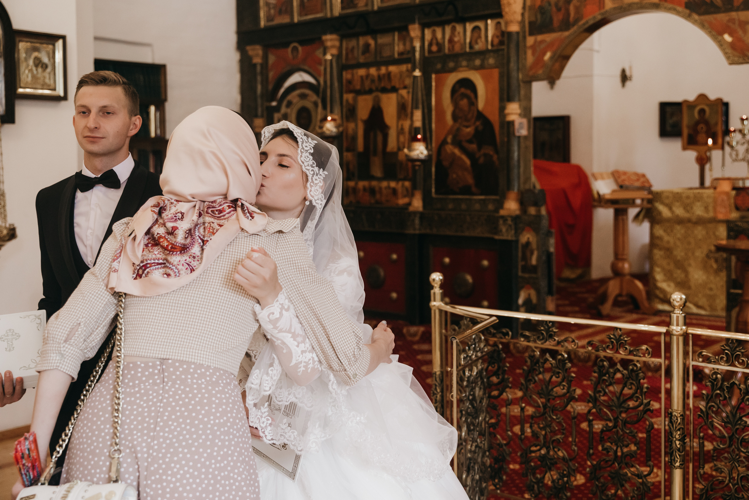 Венчание в Храме Тихвинской Иконы Божией Матери. Свадебный фотограф в Москве Екатерина Гусева