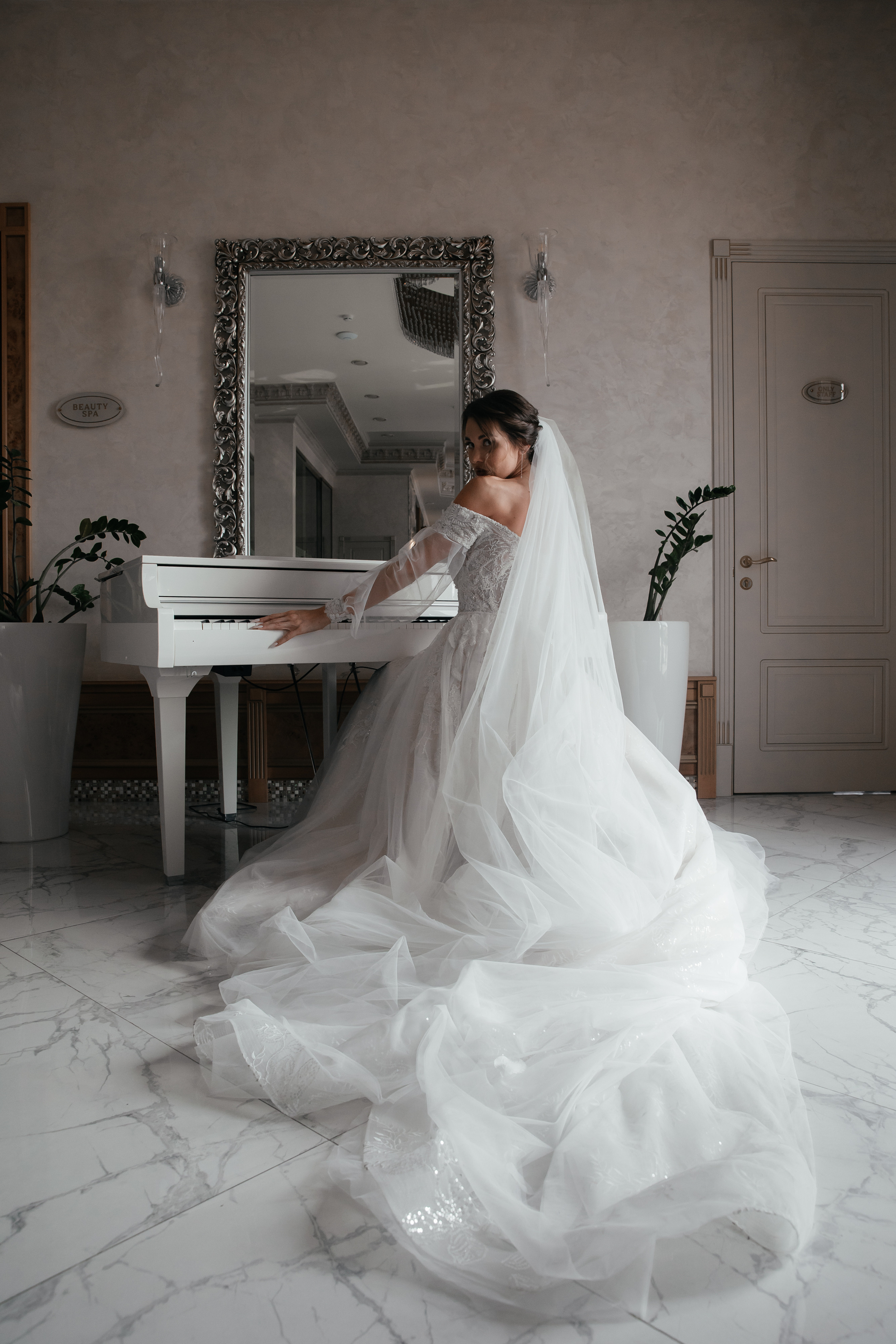 Свадебная фотосессия в отеле. Свадебный фотограф в Москве Екатерина Гусева