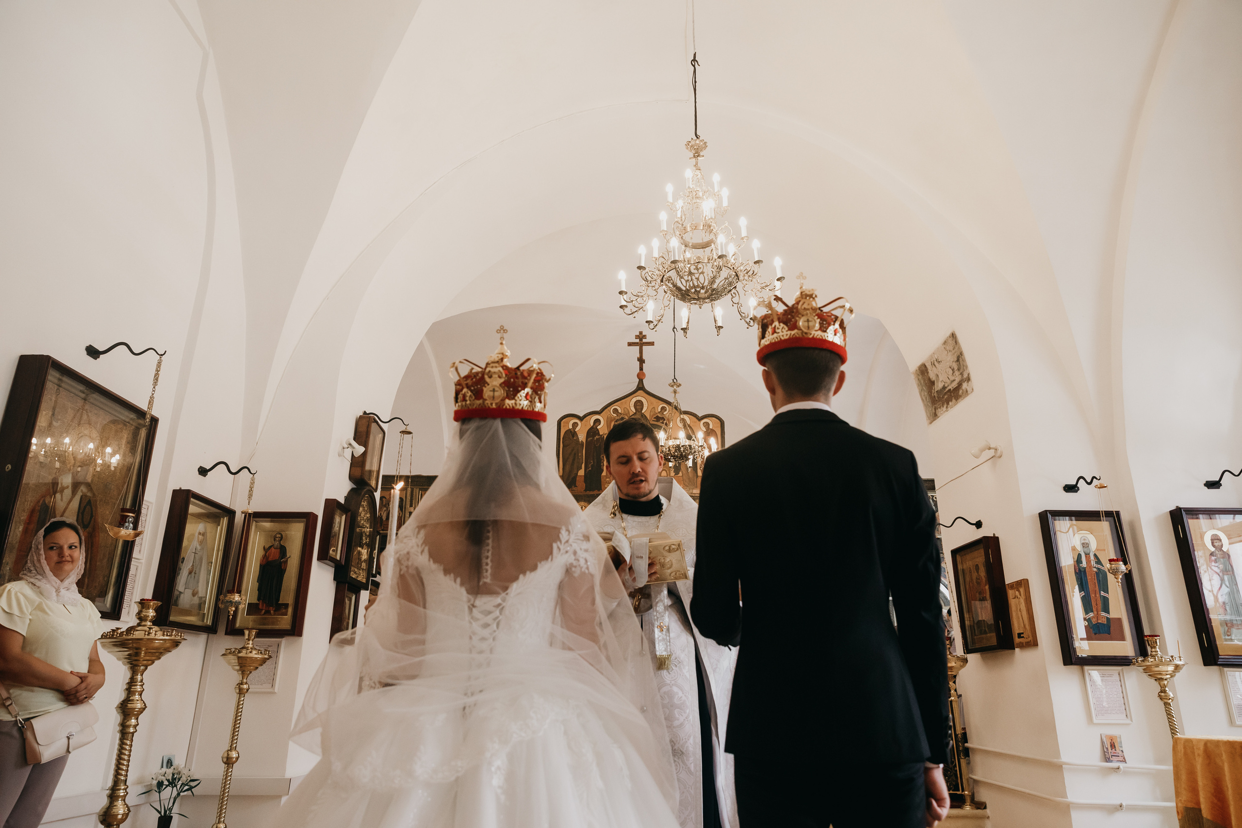 Венчание в Храме Тихвинской Иконы Божией Матери. Свадебный фотограф в Москве Екатерина Гусева