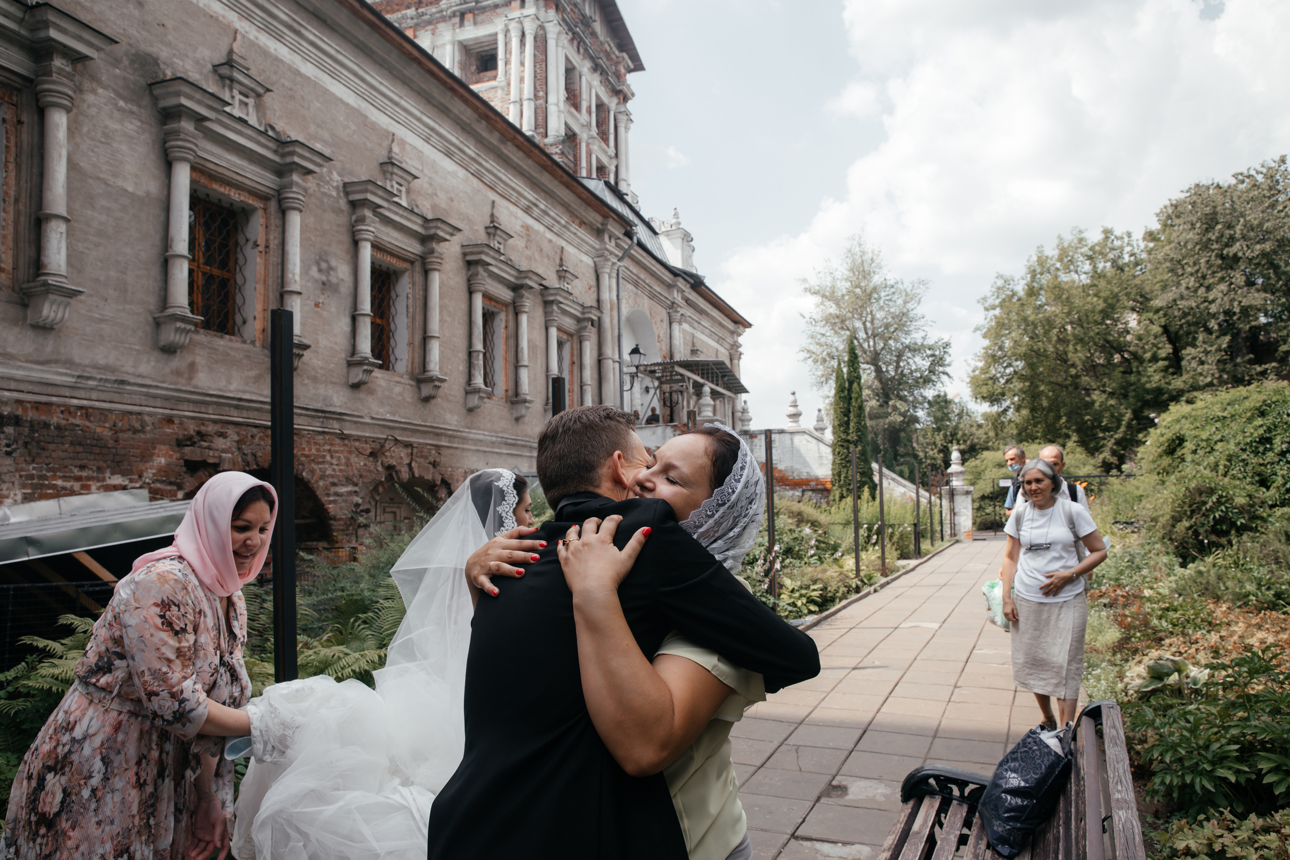 Венчание в Храме Тихвинской Иконы Божией Матери. Свадебный фотограф в Москве Екатерина Гусева