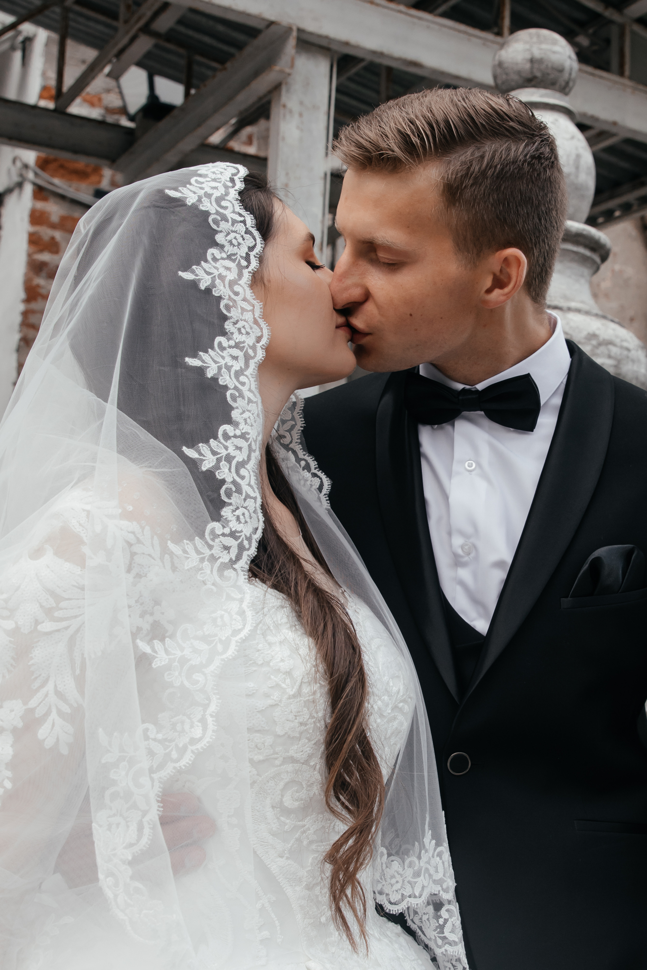 Венчание в Храме Тихвинской Иконы Божией Матери. Свадебный фотограф в Москве Екатерина Гусева