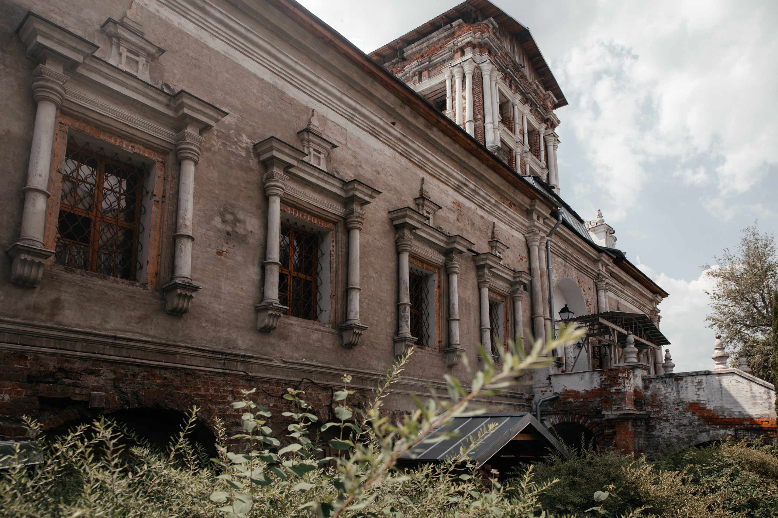 Венчание в Храме Тихвинской Иконы Божией Матери. Свадебный фотограф в Москве Екатерина Гусева