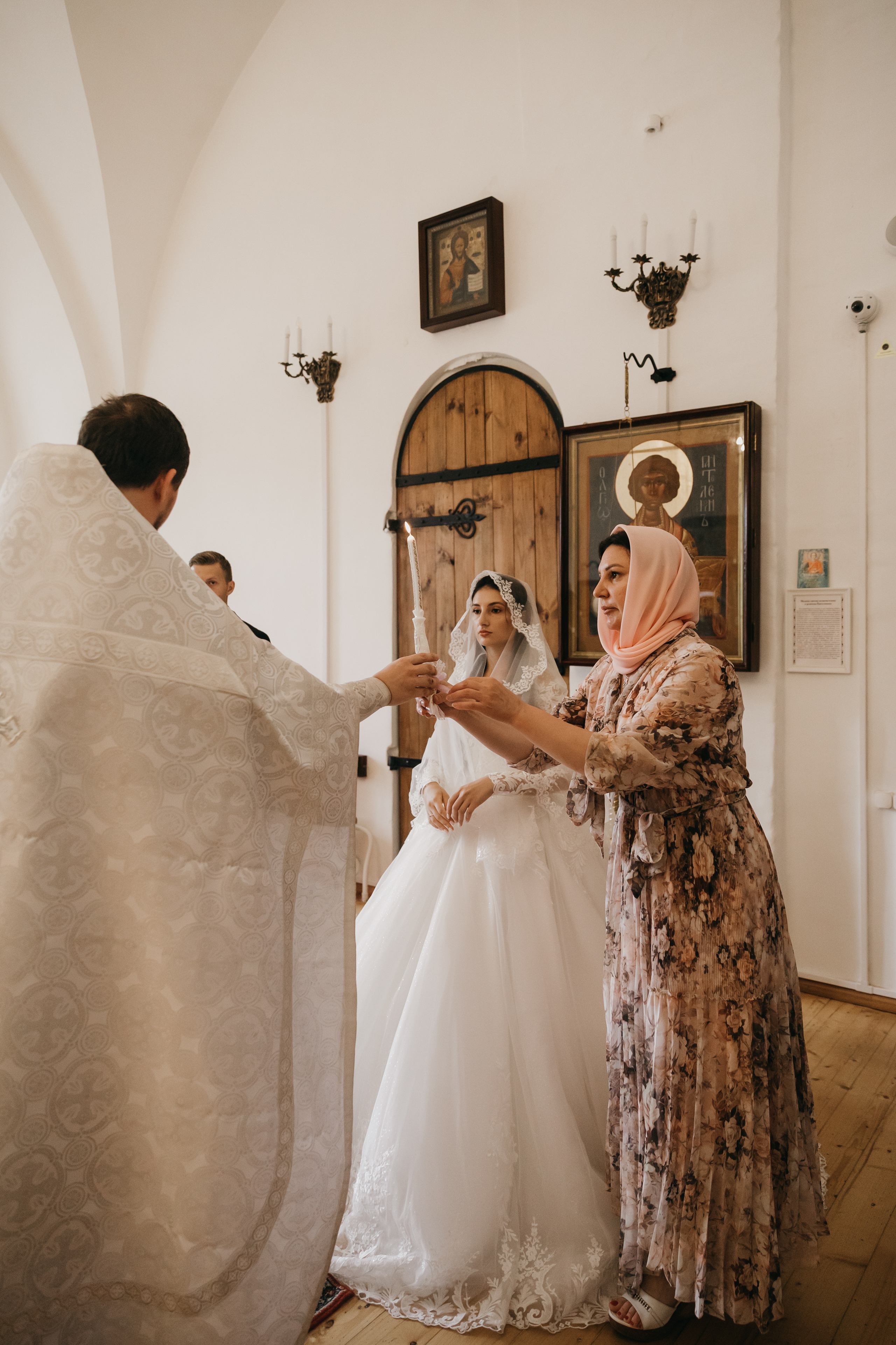 Венчание в Храме Тихвинской Иконы Божией Матери. Свадебный фотограф в Москве Екатерина Гусева