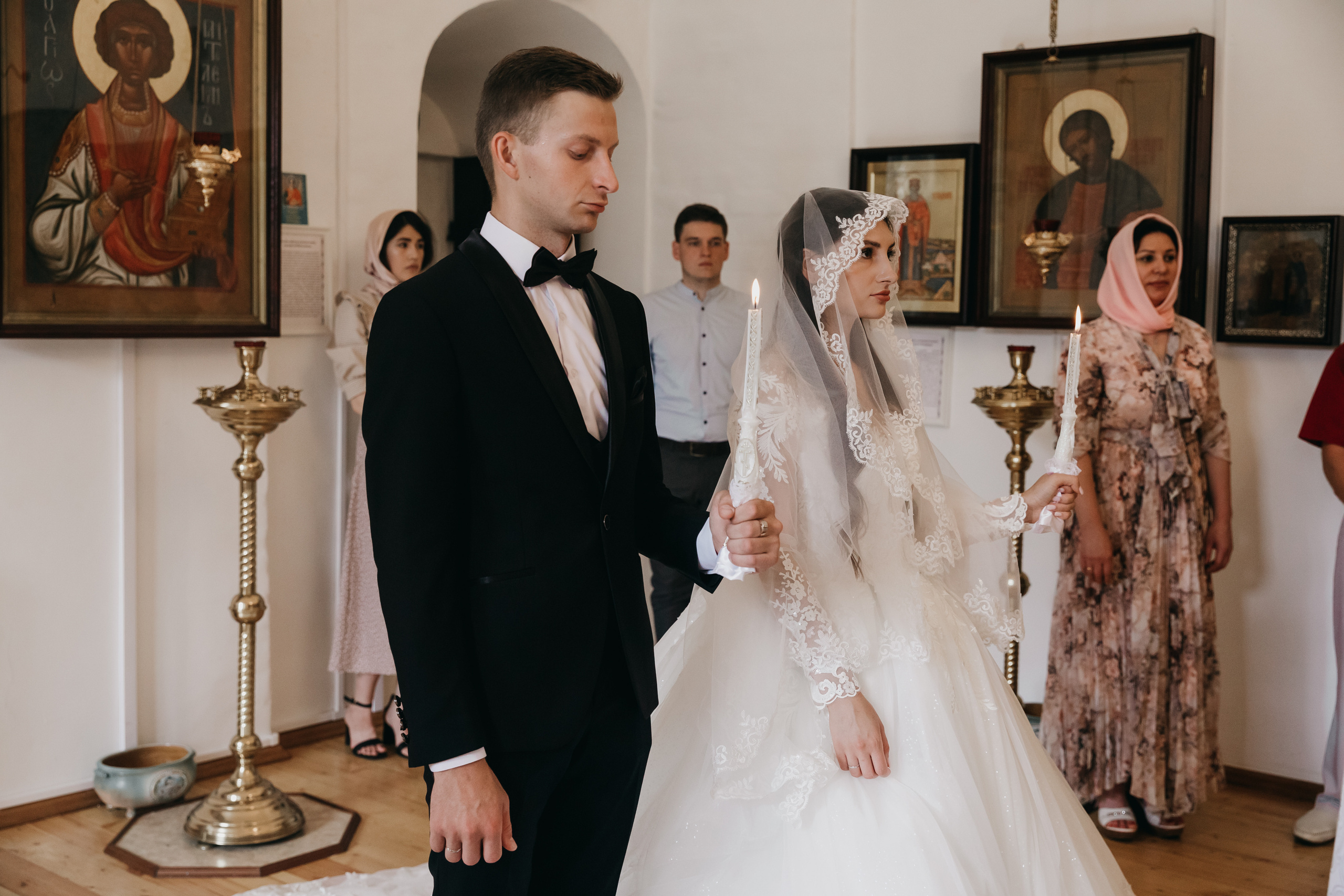 Венчание в Храме Тихвинской Иконы Божией Матери. Свадебный фотограф в Москве Екатерина Гусева