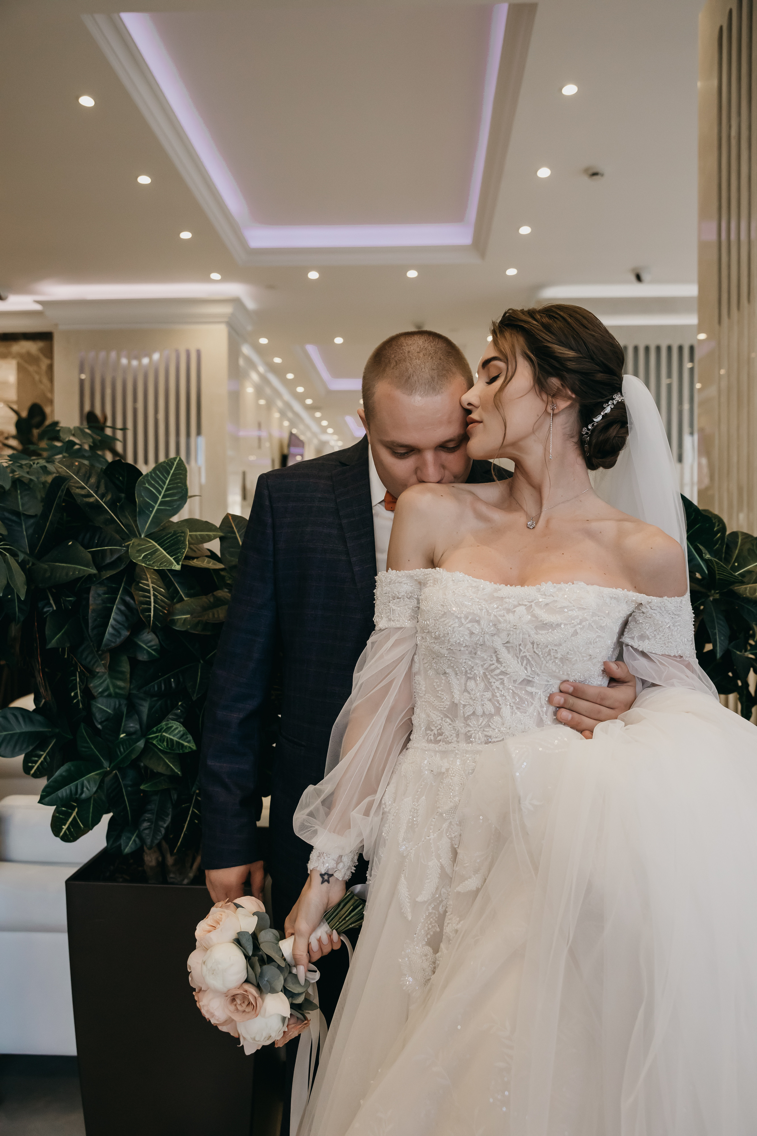 Свадебная фотосессия в отеле. Свадебный фотограф в Москве Екатерина Гусева