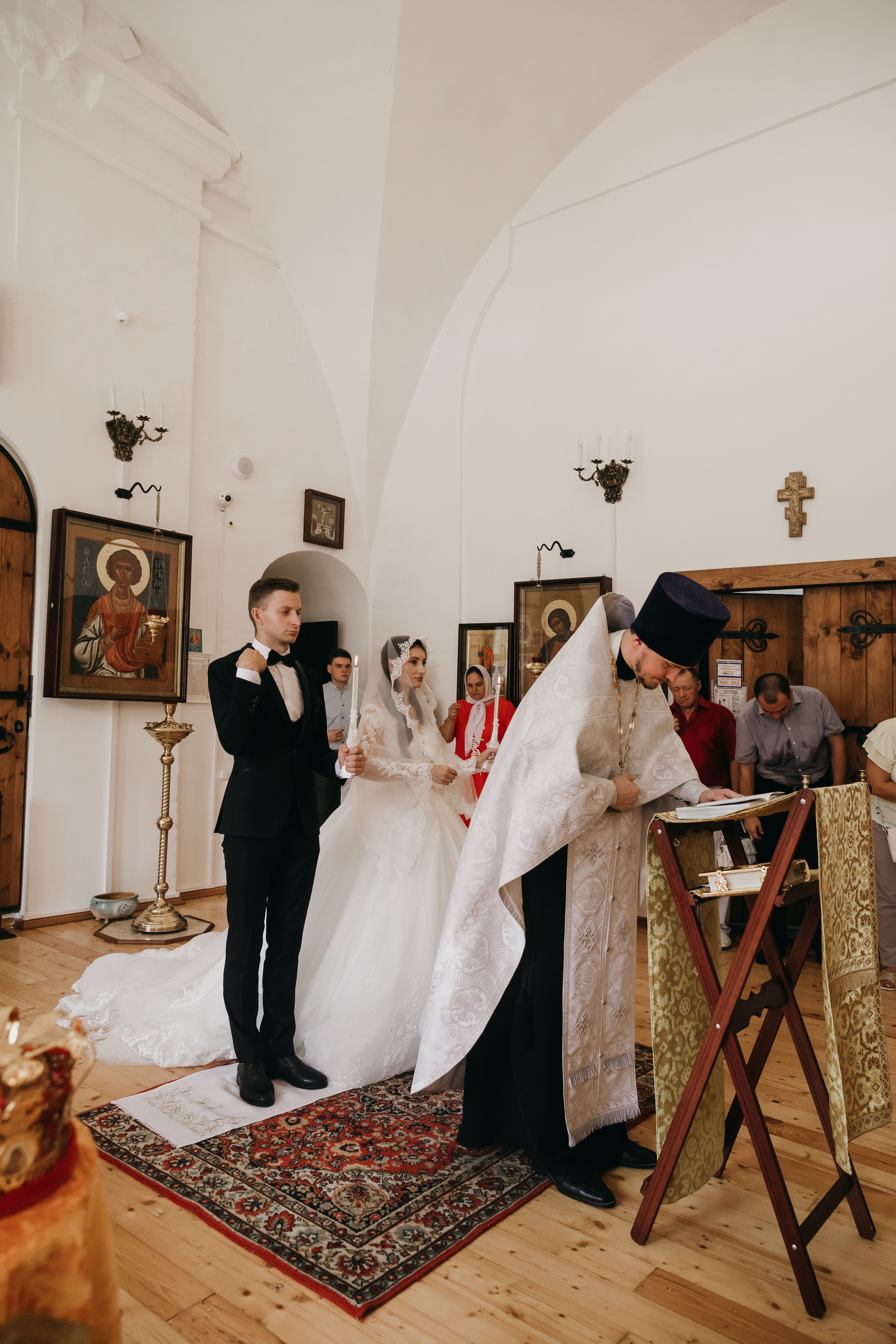 Венчание в Храме Тихвинской Иконы Божией Матери. Свадебный фотограф в Москве Екатерина Гусева