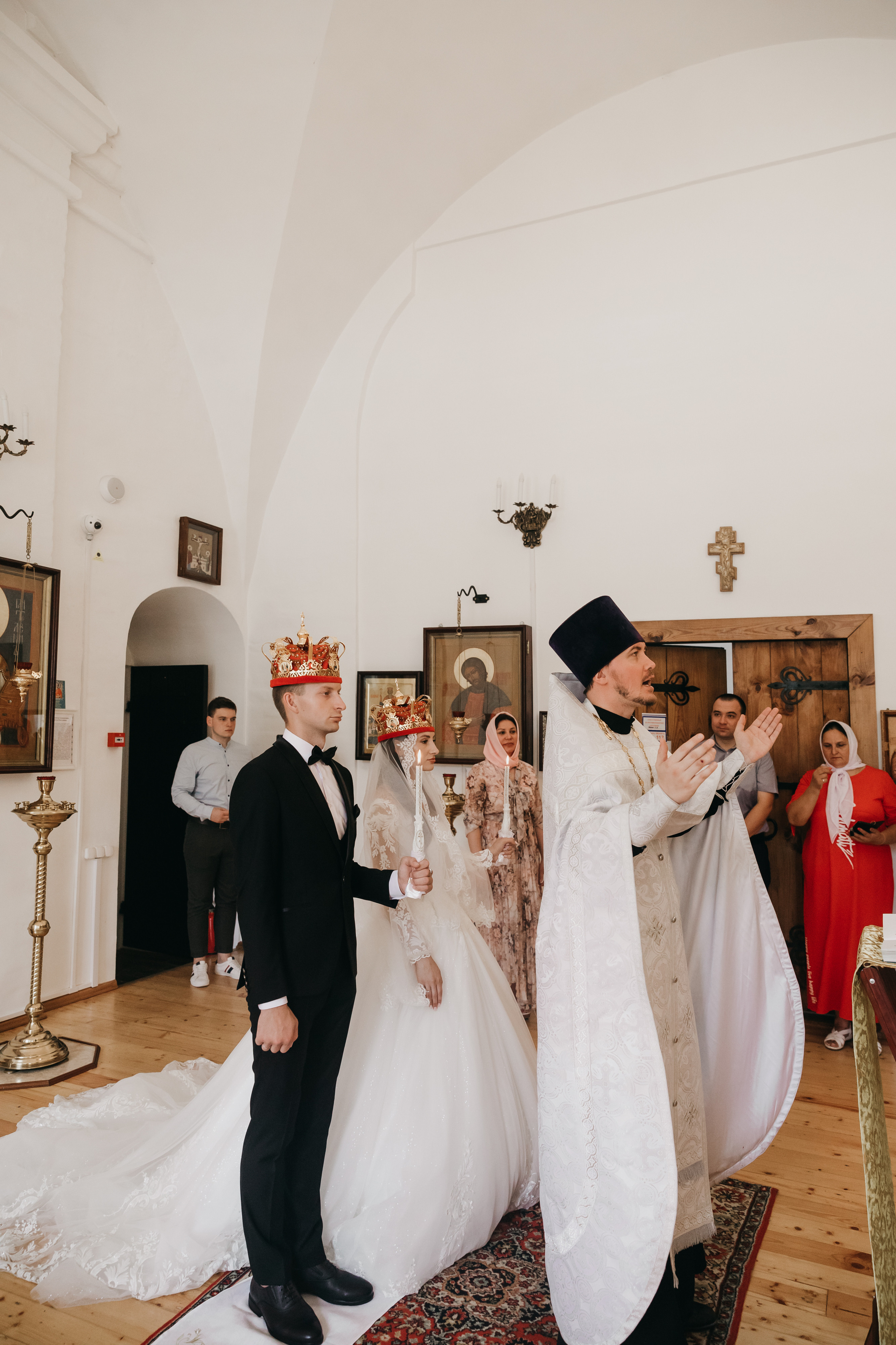 Венчание в Храме Тихвинской Иконы Божией Матери. Свадебный фотограф в Москве Екатерина Гусева