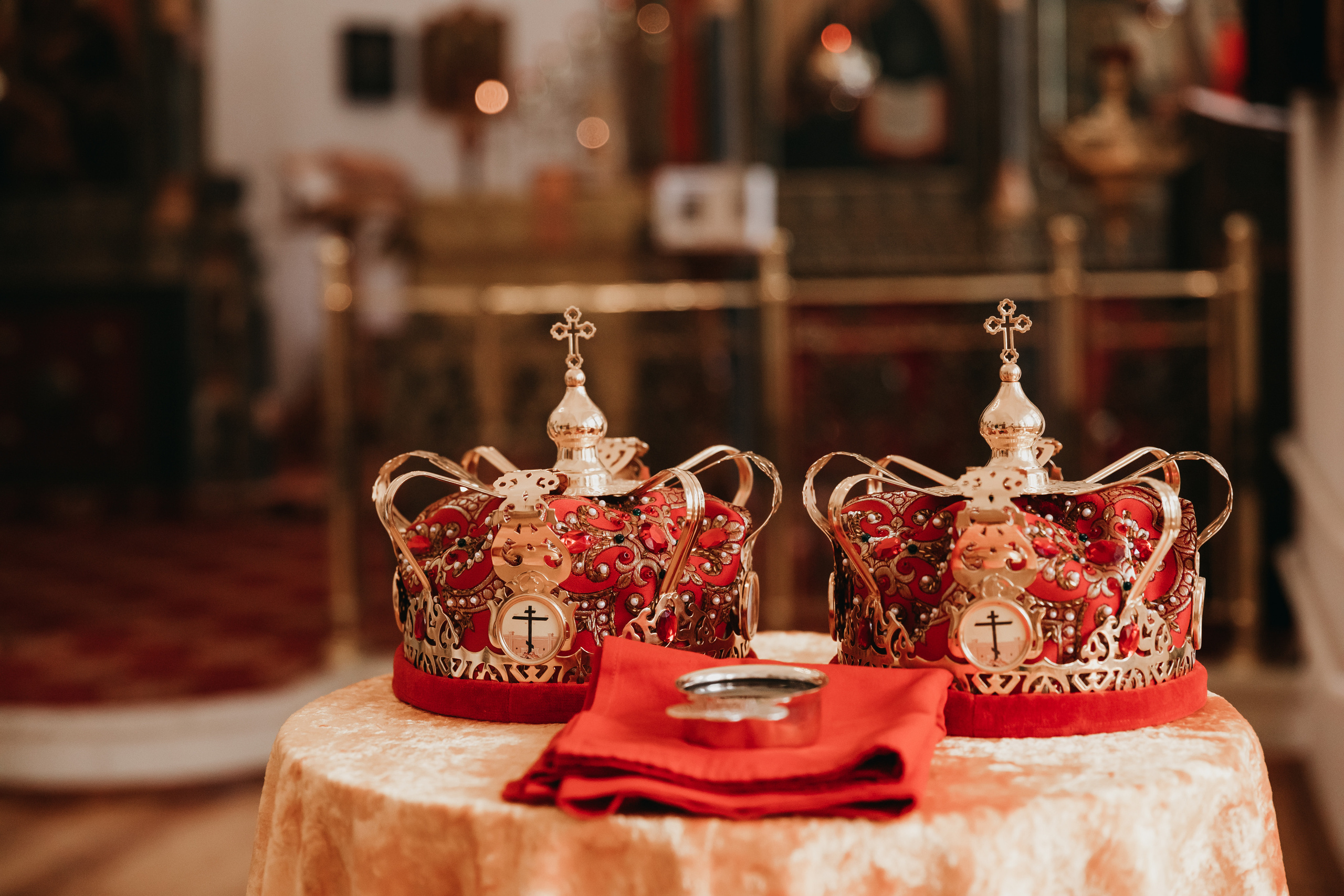 Венчание в Храме Тихвинской Иконы Божией Матери. Свадебный фотограф в Москве Екатерина Гусева