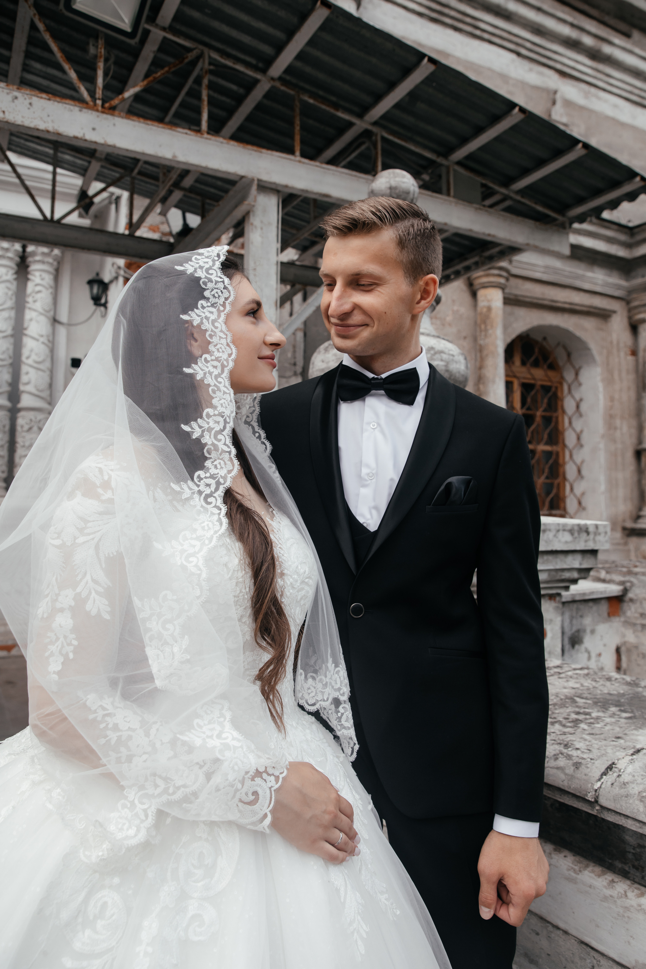 Венчание в Храме Тихвинской Иконы Божией Матери. Свадебный фотограф в Москве Екатерина Гусева