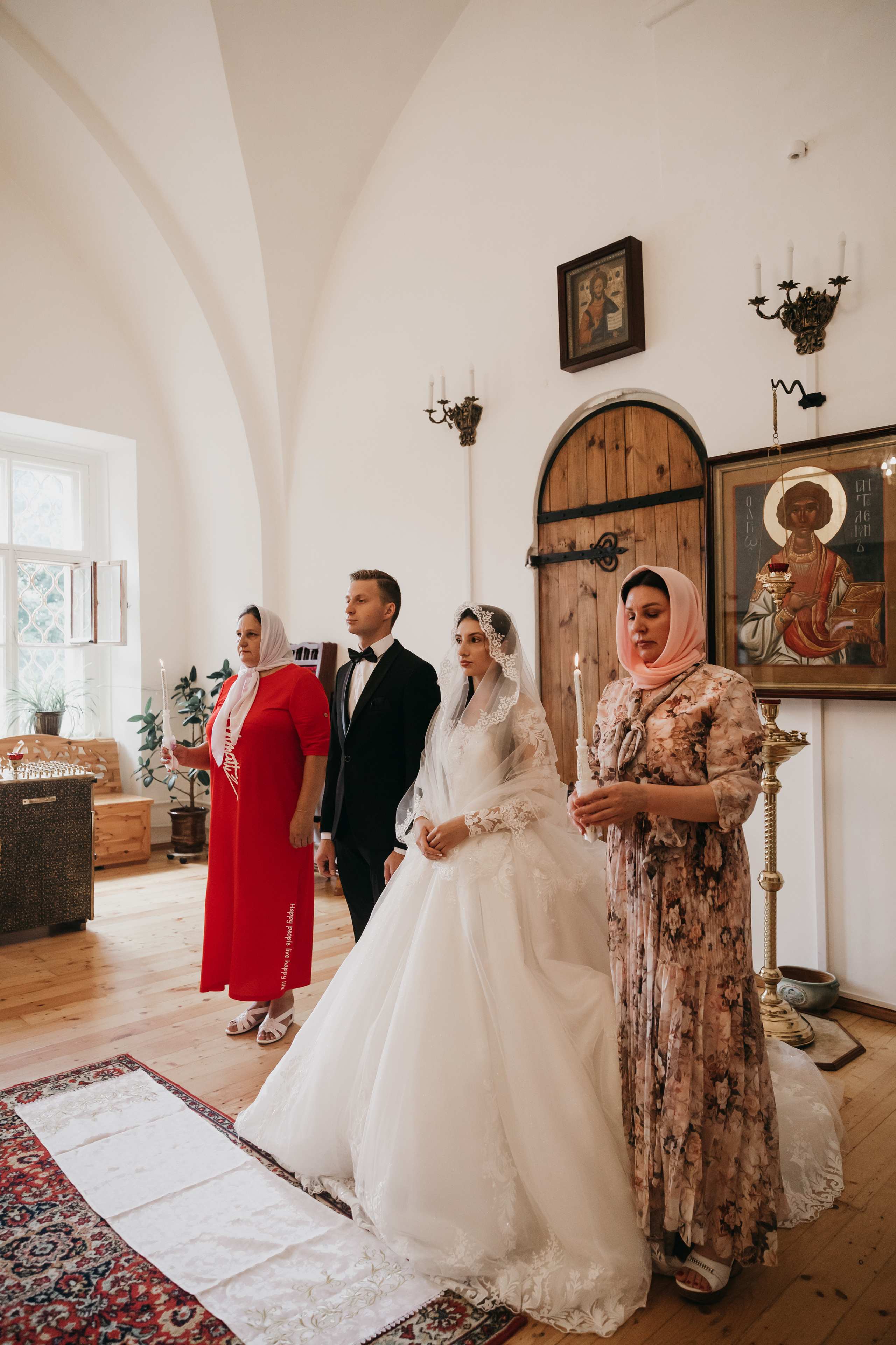Венчание в Храме Тихвинской Иконы Божией Матери. Свадебный фотограф в Москве Екатерина Гусева