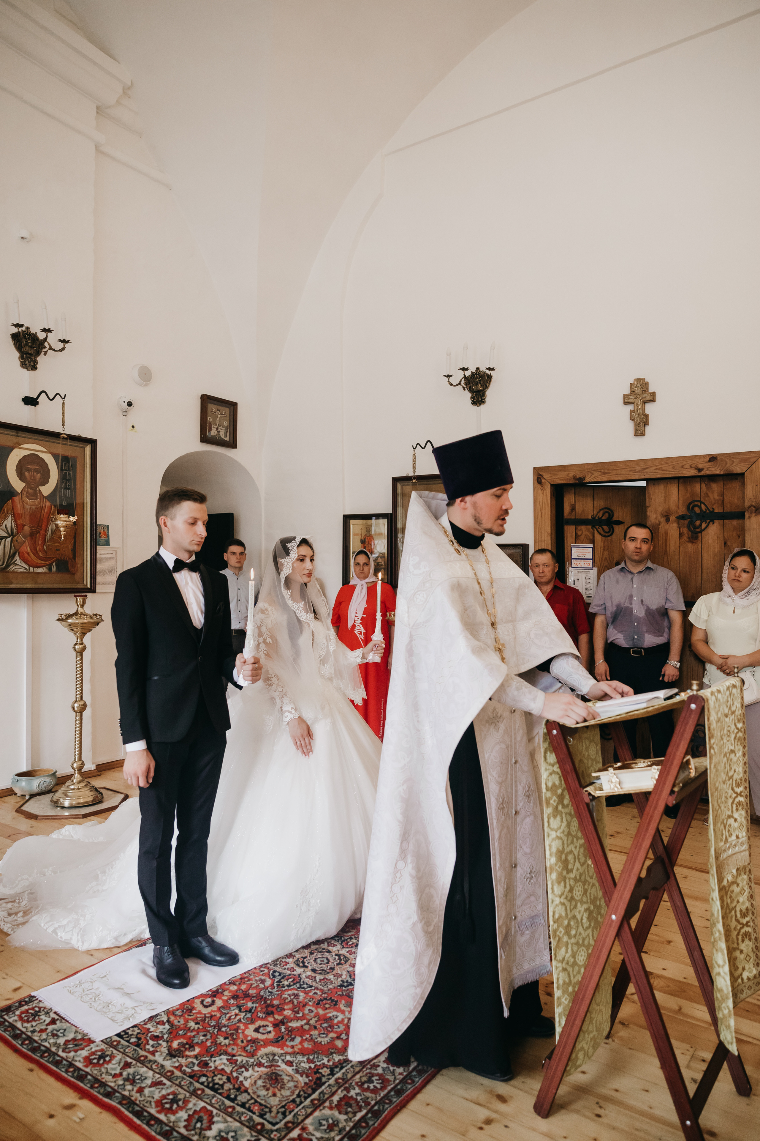 Венчание в Храме Тихвинской Иконы Божией Матери. Свадебный фотограф в Москве Екатерина Гусева