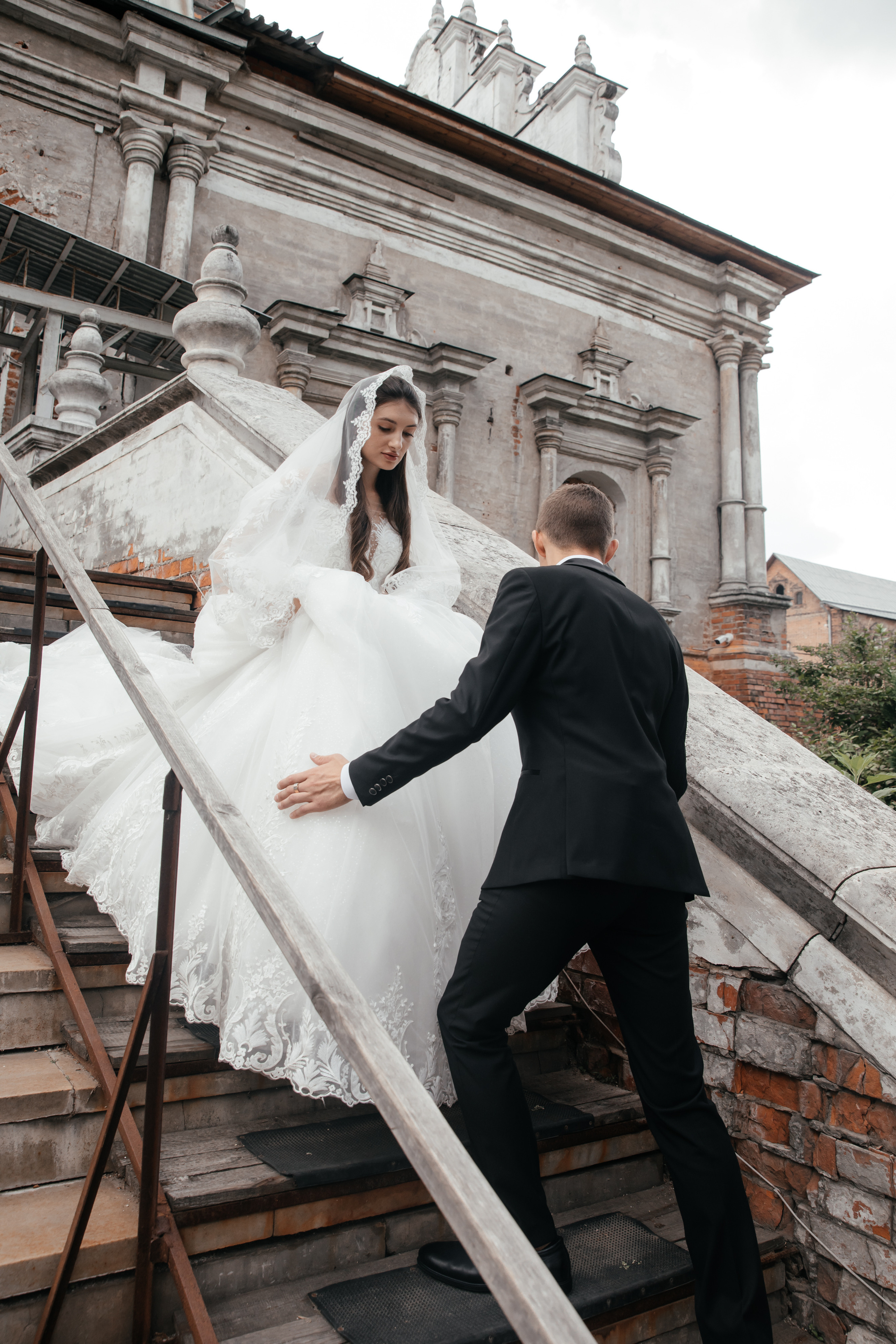 Венчание в Храме Тихвинской Иконы Божией Матери. Свадебный фотограф в Москве Екатерина Гусева