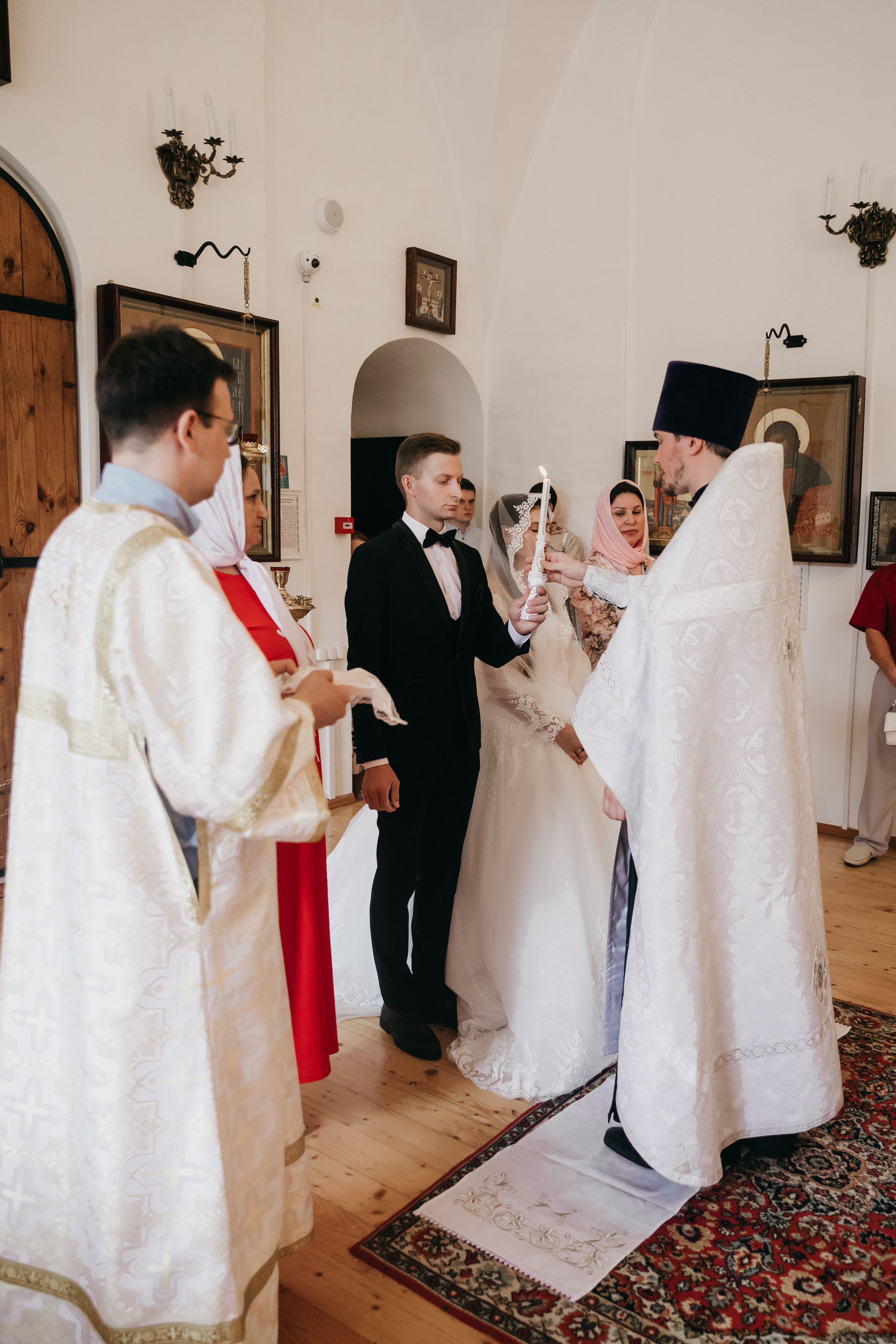 Венчание в Храме Тихвинской Иконы Божией Матери. Свадебный фотограф в Москве Екатерина Гусева