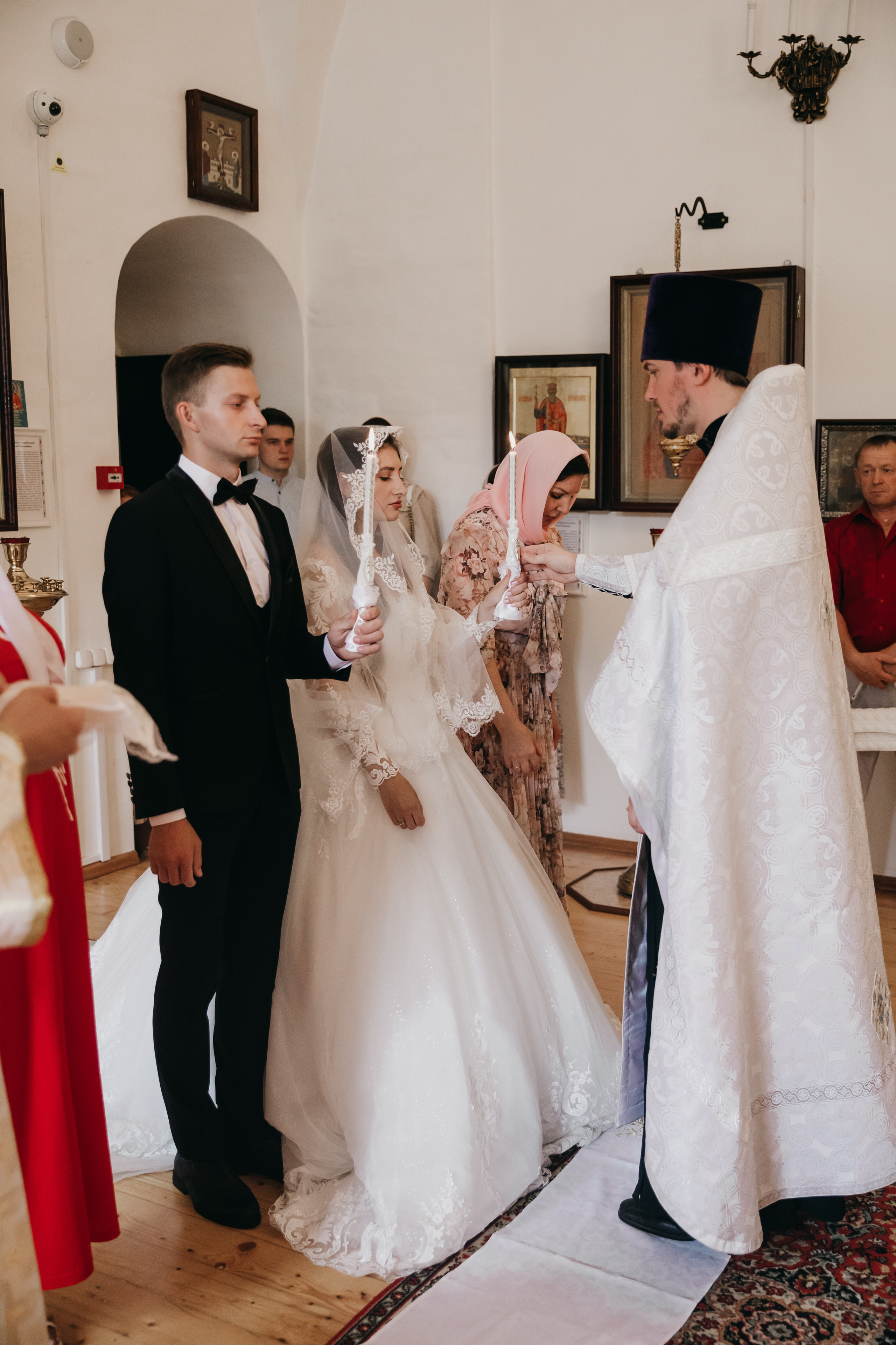 Венчание в Храме Тихвинской Иконы Божией Матери. Свадебный фотограф в Москве Екатерина Гусева