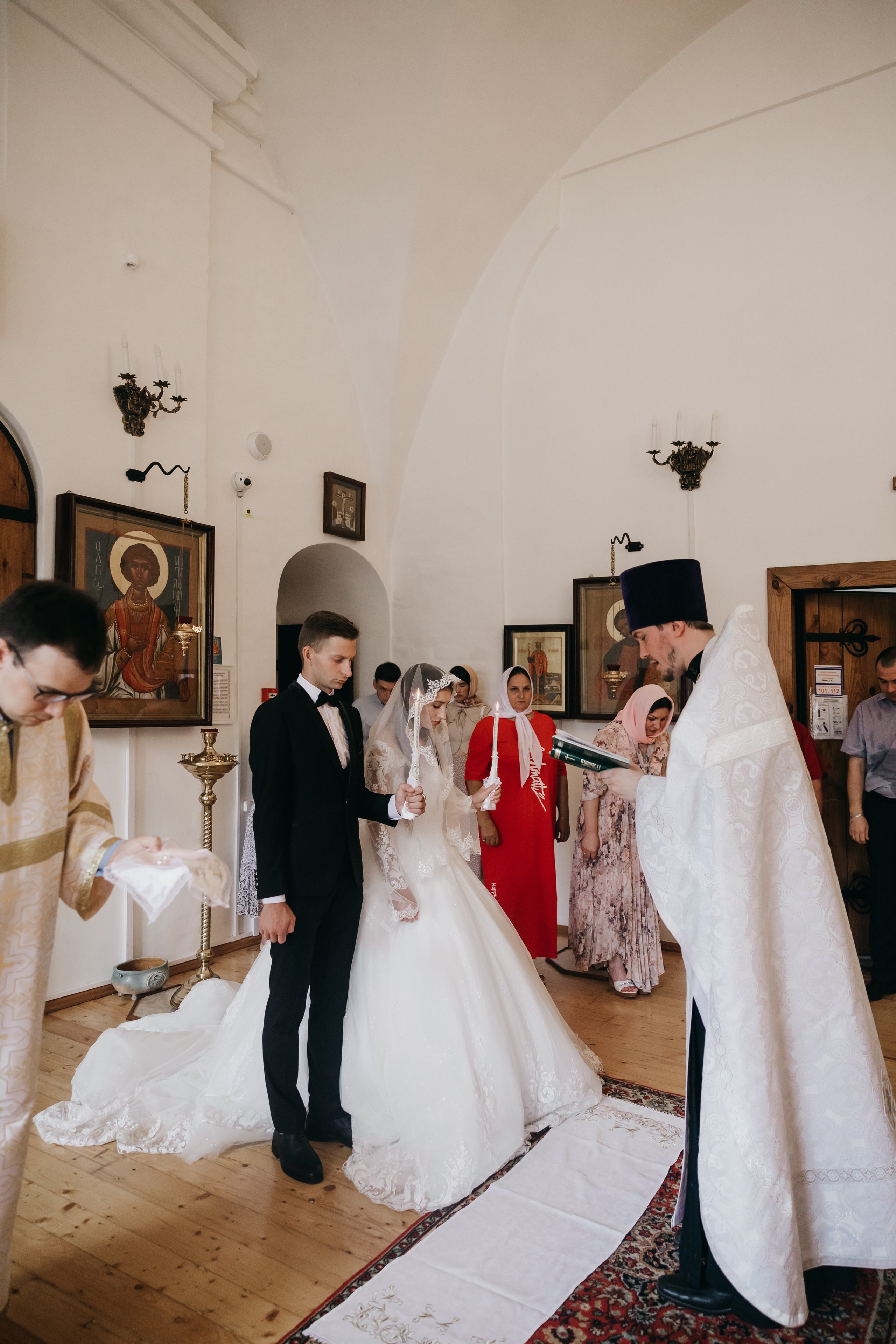 Венчание в Храме Тихвинской Иконы Божией Матери. Свадебный фотограф в Москве Екатерина Гусева