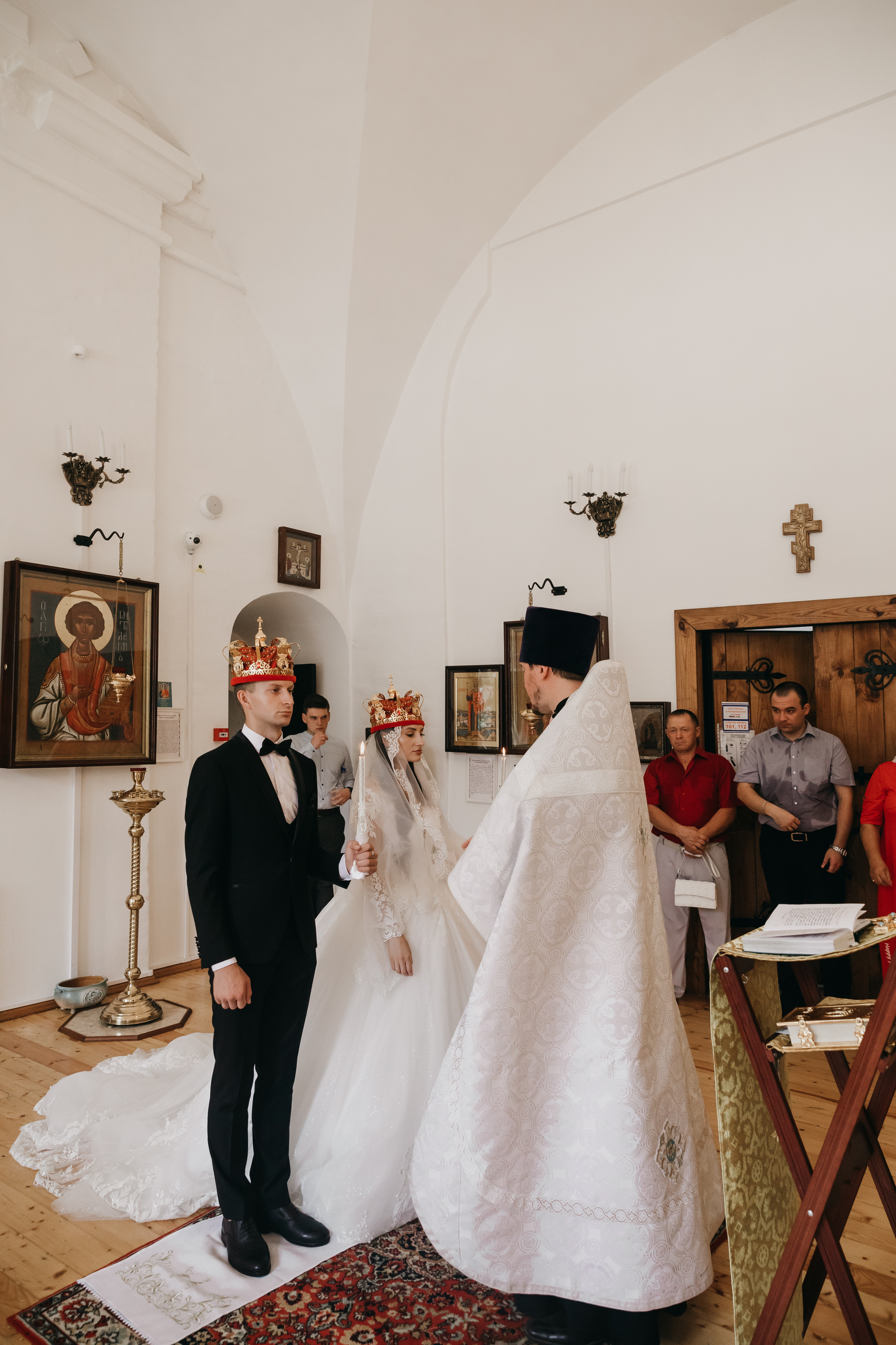 Венчание в Храме Тихвинской Иконы Божией Матери. Свадебный фотограф в Москве Екатерина Гусева