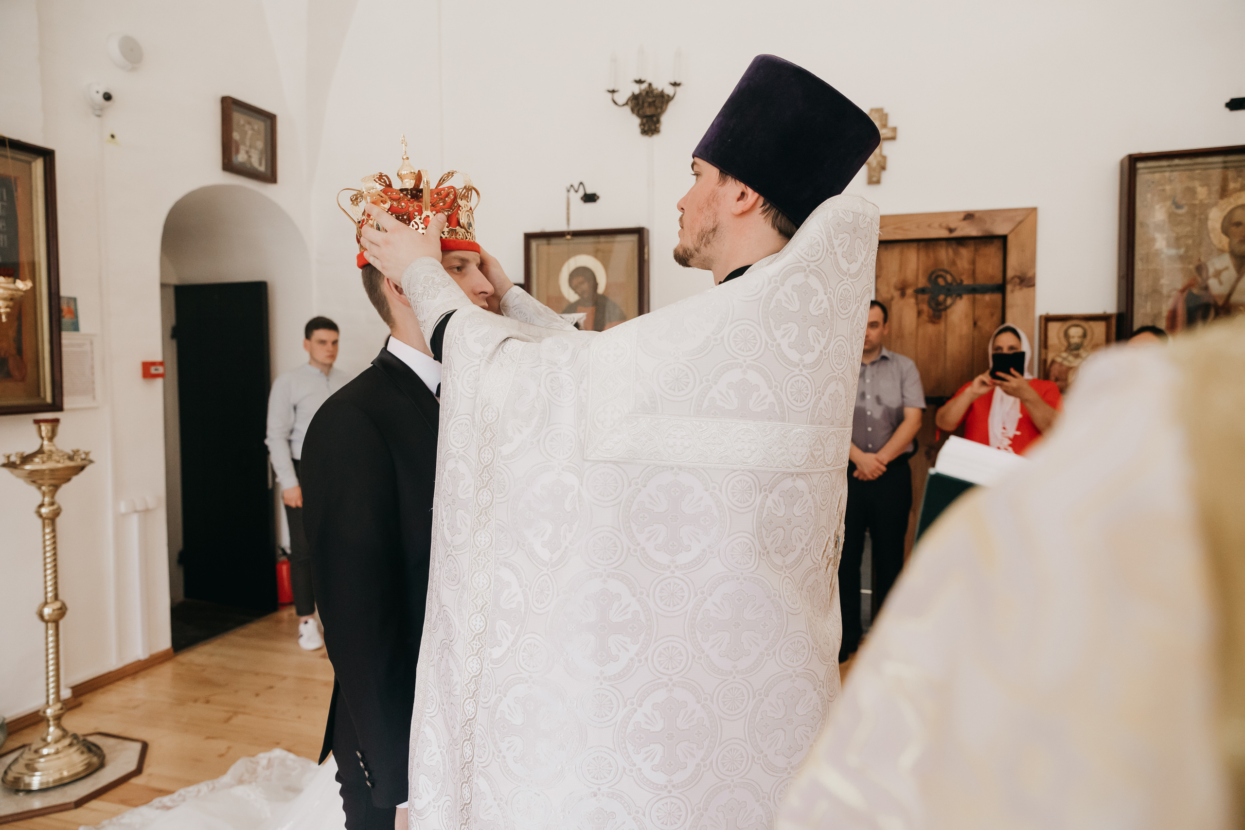 Венчание в Храме Тихвинской Иконы Божией Матери. Свадебный фотограф в Москве Екатерина Гусева