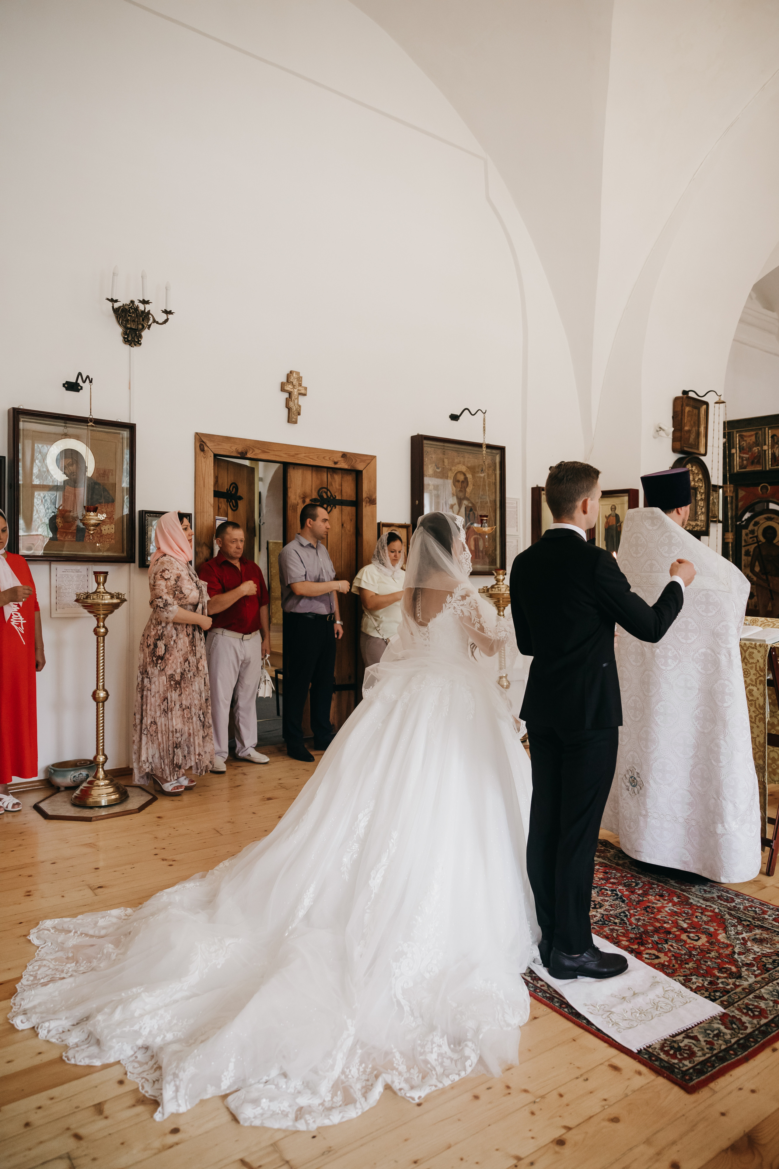 Венчание в Храме Тихвинской Иконы Божией Матери. Свадебный фотограф в Москве Екатерина Гусева
