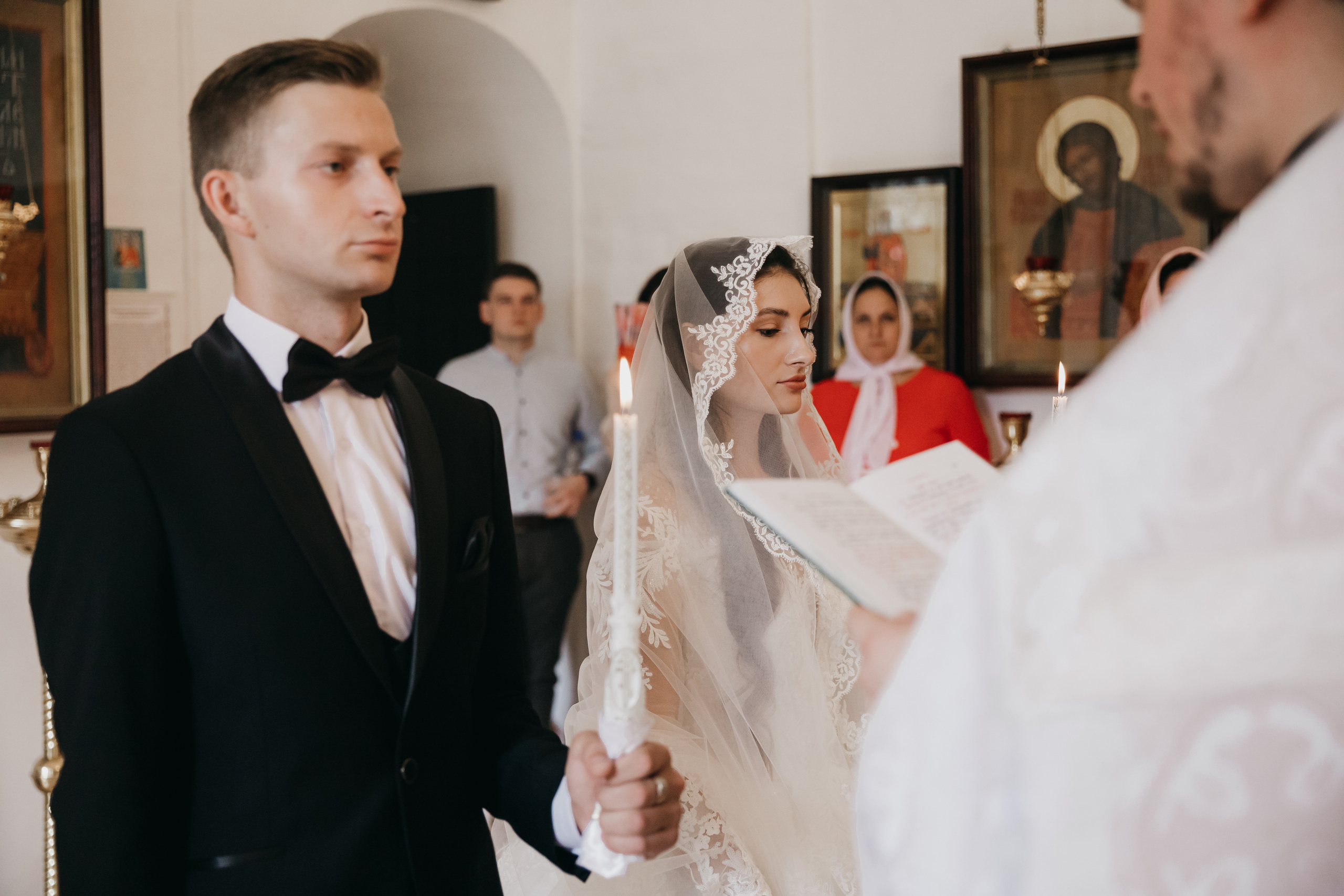 Венчание в Храме Тихвинской Иконы Божией Матери. Свадебный фотограф в Москве Екатерина Гусева