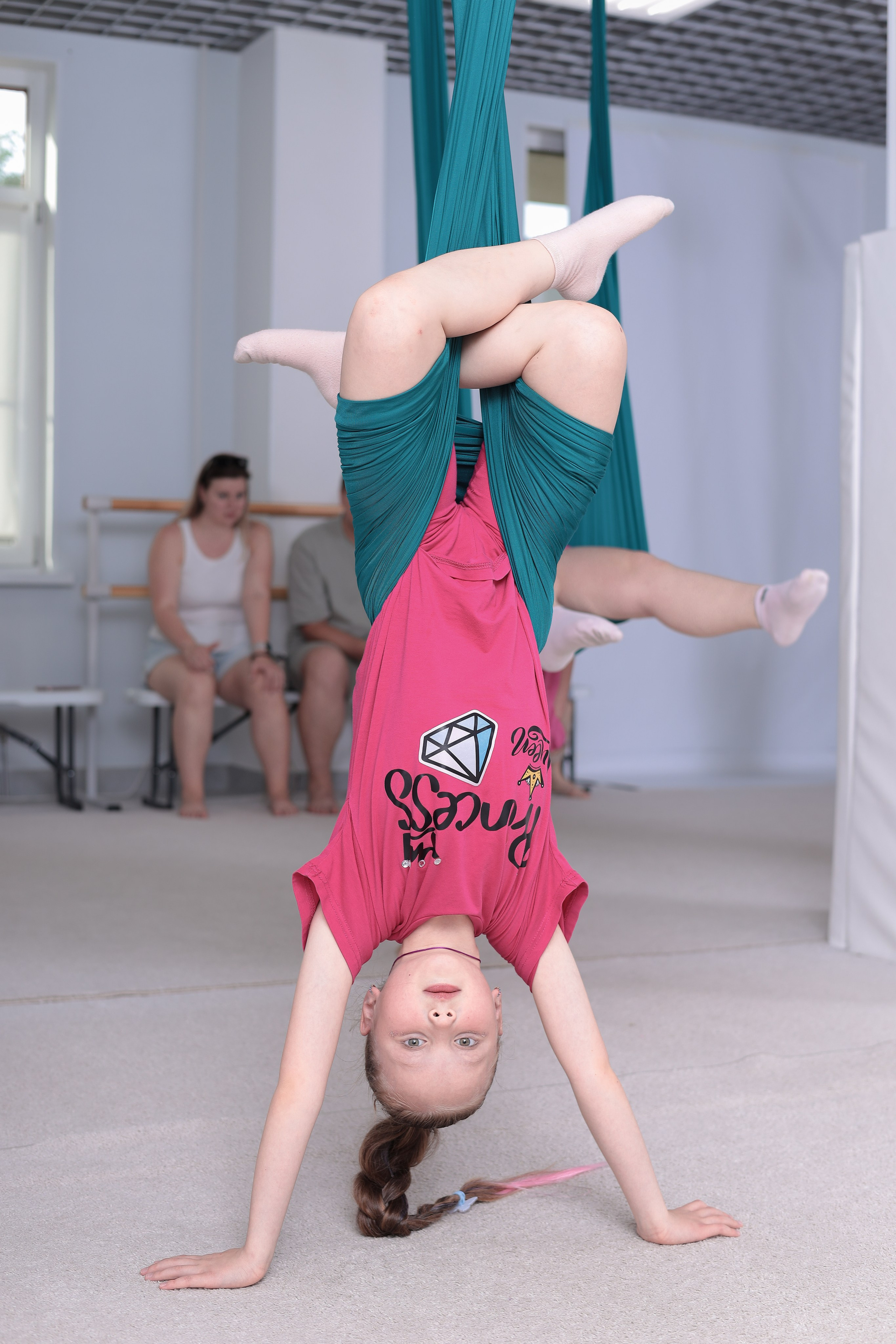 Детская аэройога. Фотограф Надршина Лилия