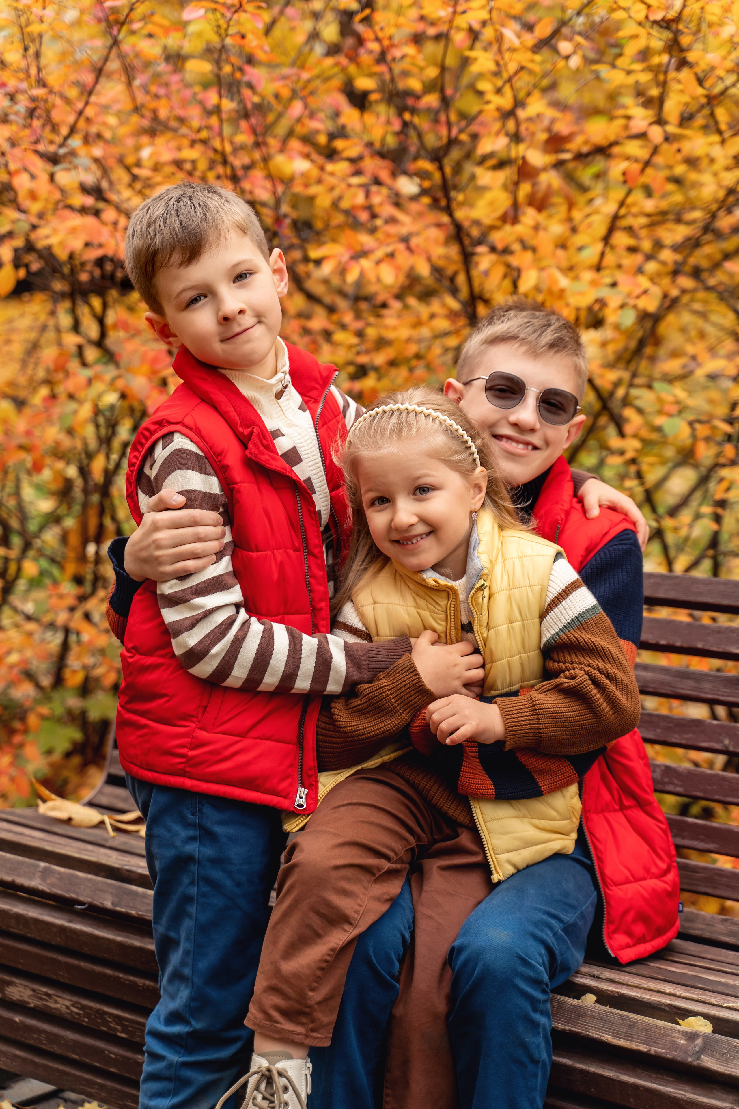 Семейная осенняя фотосессия в парке Красногвардейские пруды. Фотограф \ Видеограф на Крещение, Венчание Москва| Семейные съемки