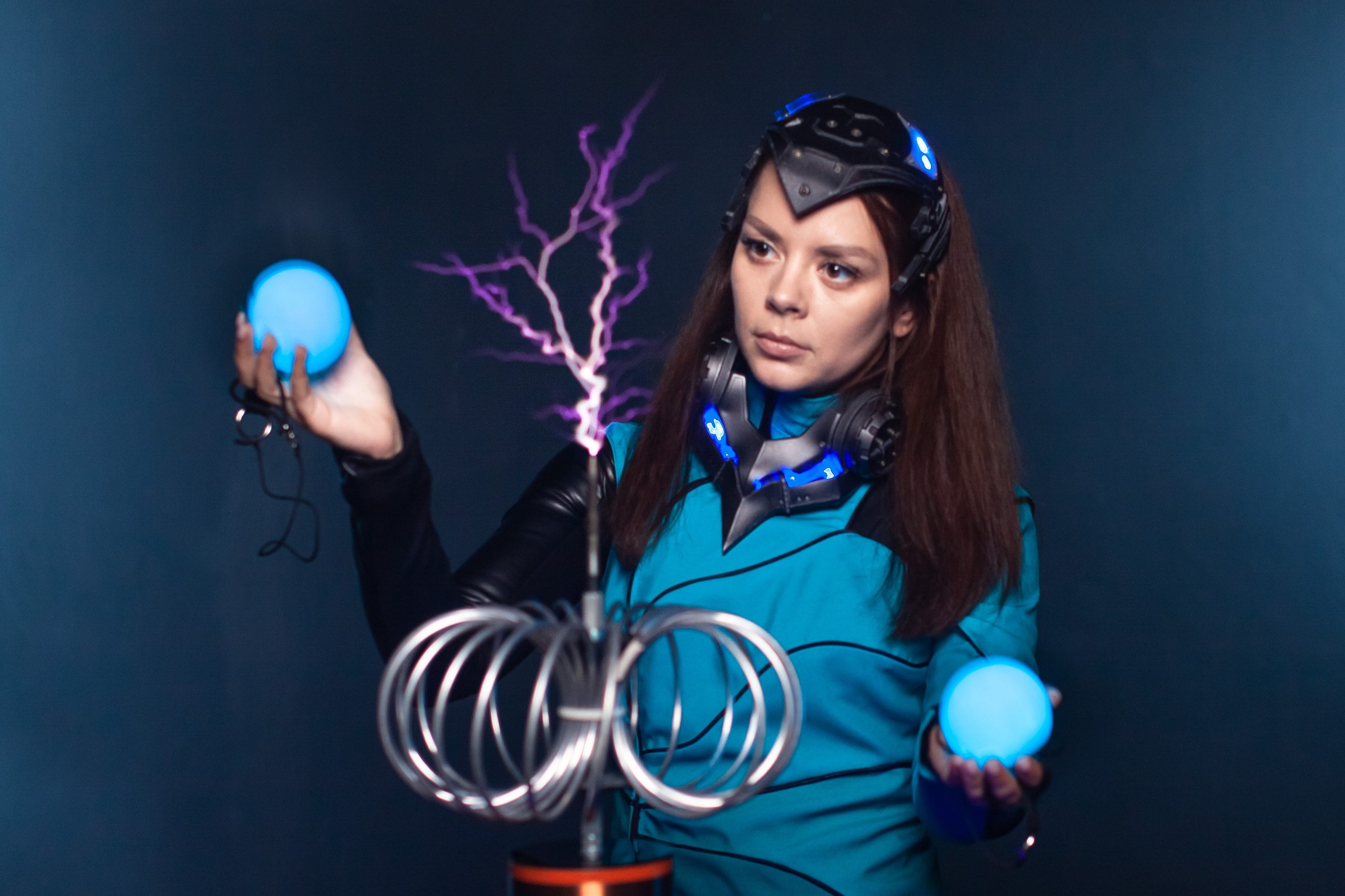 Анонс программы Тесла-Шоу. Двойняшки-фотографы Анна и Анастасия в Санкт-Петербурге