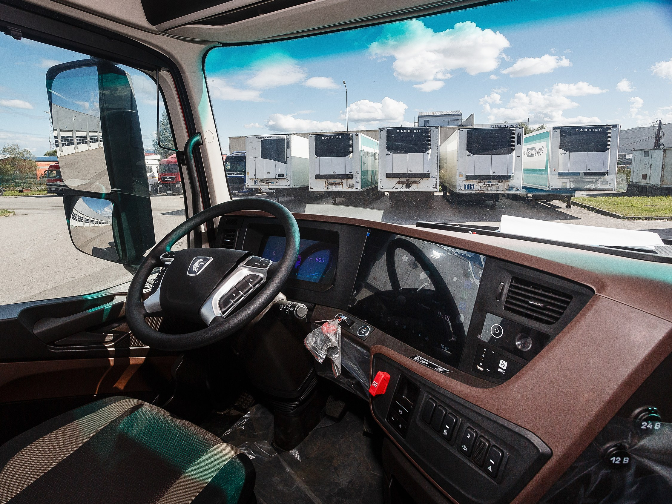 Автомобильный фотограф в СПб. Репортажная фотосъёмка в Санкт-Петербурге. Фотограф на мероприятие: выставки, презентации, автогонки. Фото для сайта, отчётов и публикации в сми. Профессиональный фотограф Сергей Пушкин. Промышленная фотосъёмка. Автопром. Фотосъёмка авто и спецтехники. Профессиональные фото большегрузов.