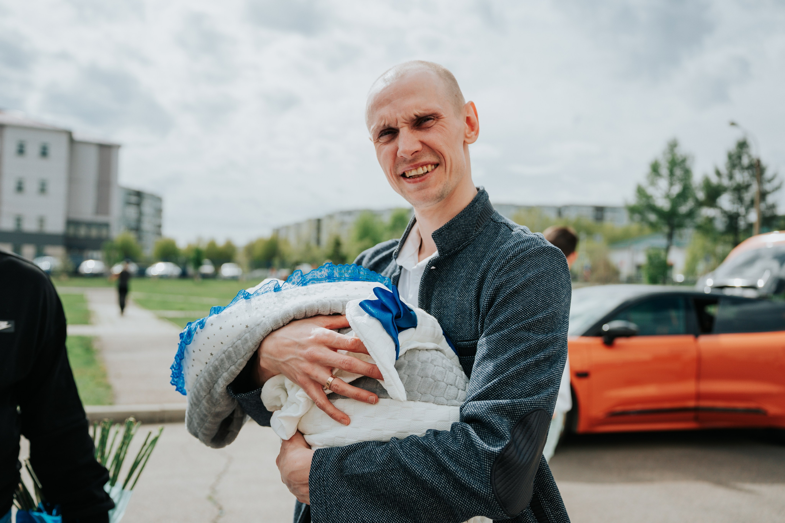 Выписка из роддома: Вадим, Анастасия и сын Руслан. Репортажный фотограф Красноярск