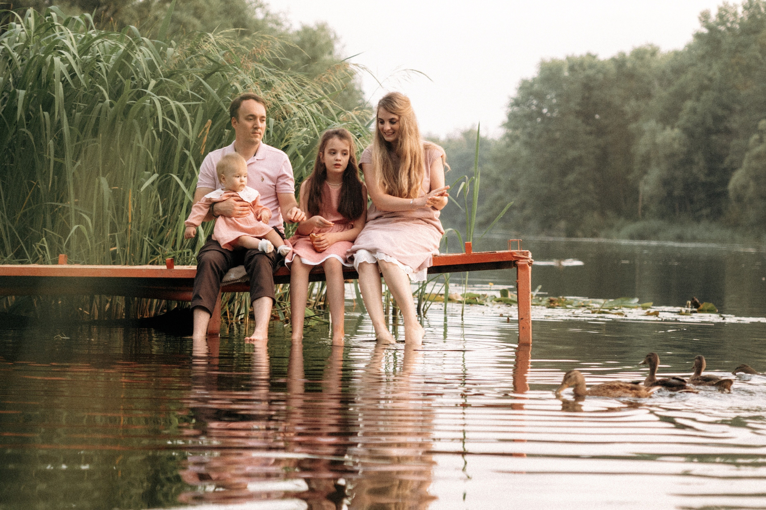 Семейная фотосессия на берегу реки для Миши, Тани, Сони и Таи. Свадебный фотограф в Тамбове Павел Четвертков