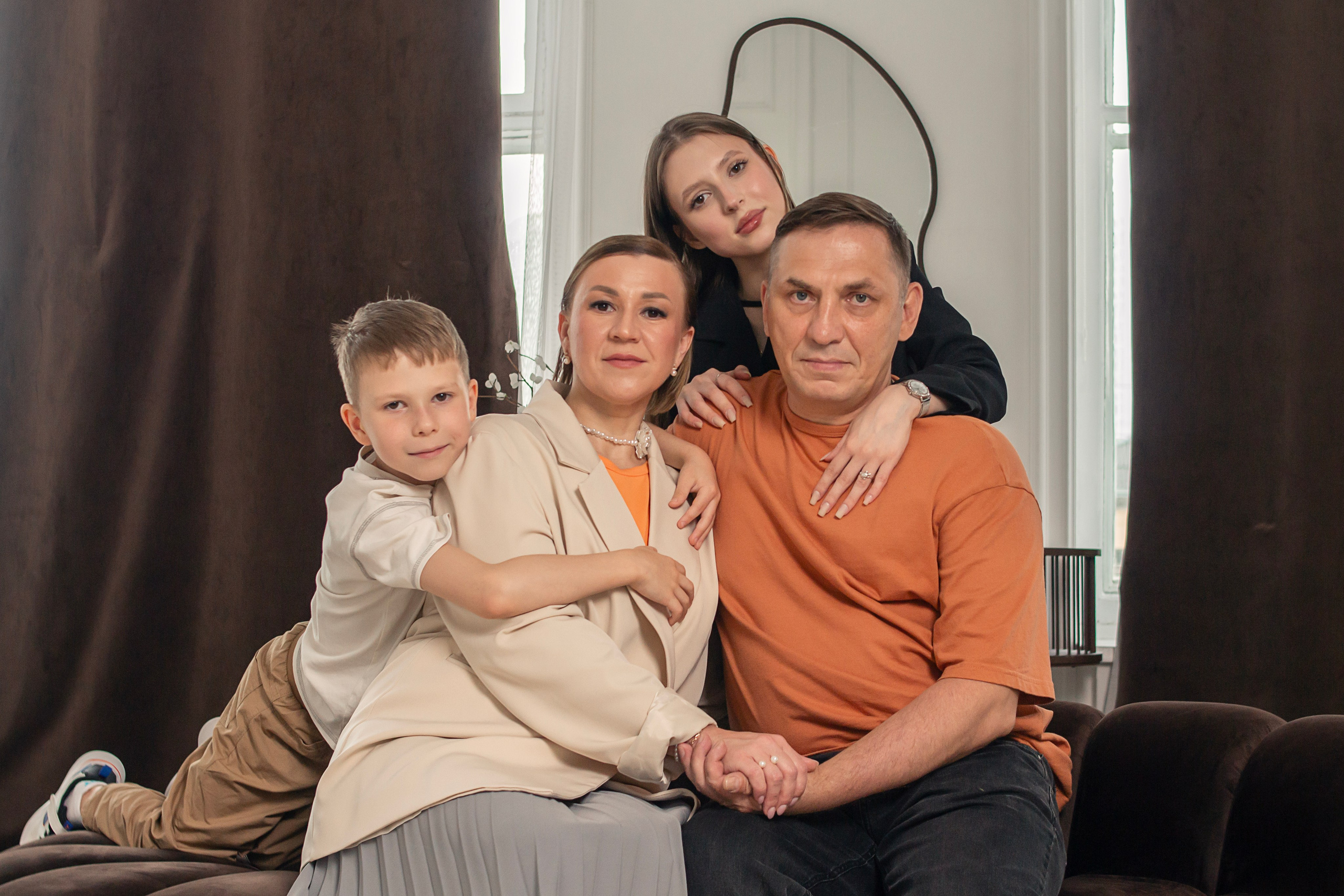 Гузель и семья. Тютина Оля фотограф-ретушер Екатеринбург