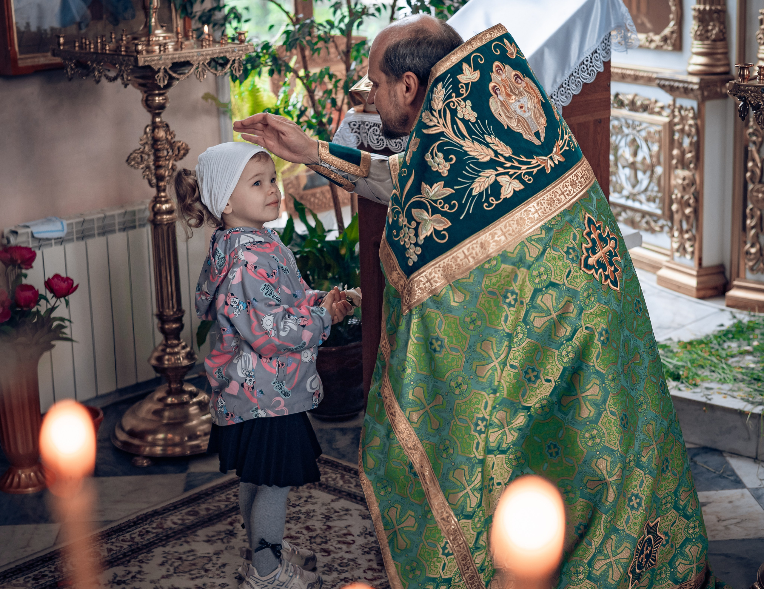Троицкая служба в Рождественско-Никольском храме хутора Николаенко. Фотографы крещения/венчания  Красноярск Татьяна и Вячеслав Переваловы