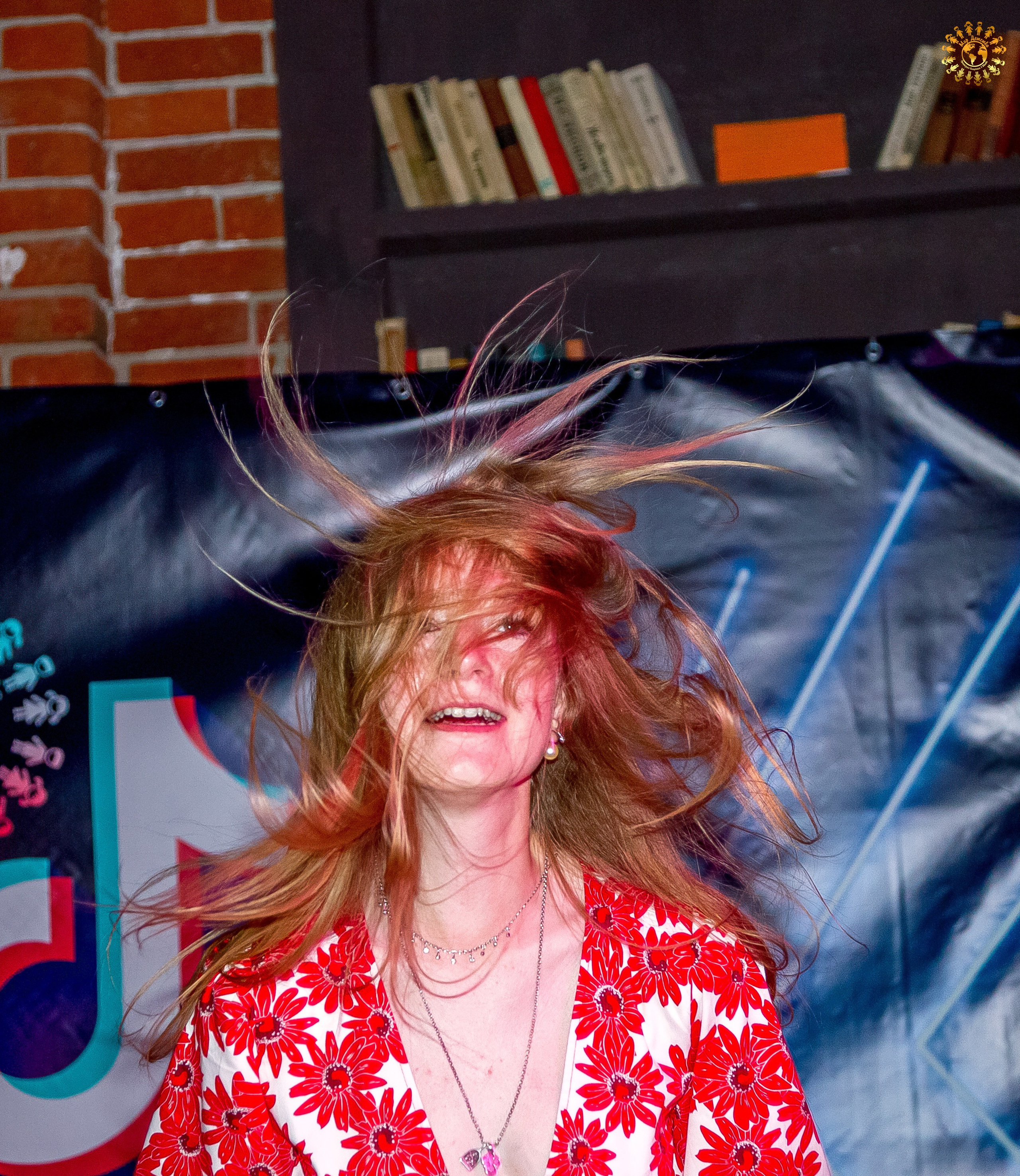 Выпускной 2023 (Школа 548; 9 Ж класс) AG Loft «Библиотека», Москва. Репортажная съемка в Москве и области. Анималистика