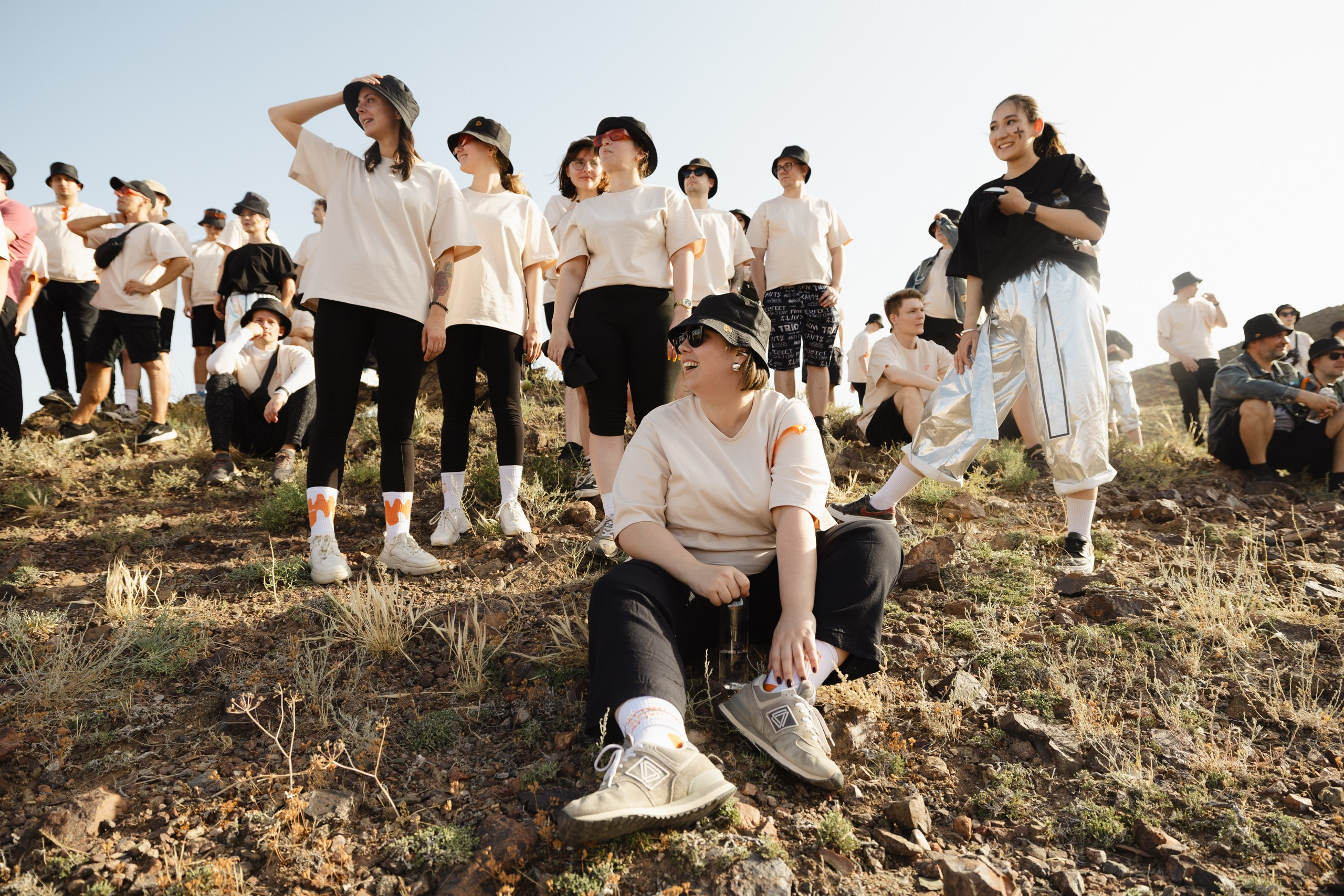 Здравствуйте! Я свадебный фотограф из Ульяновска, работаю в том числе по всей России и с выездом за границу. Снимаю свадьбы, lovestory, корпоративы, светский репортаж. Провожу обучение по фотографии, мастер-классы и воркшопы для других фотографов.