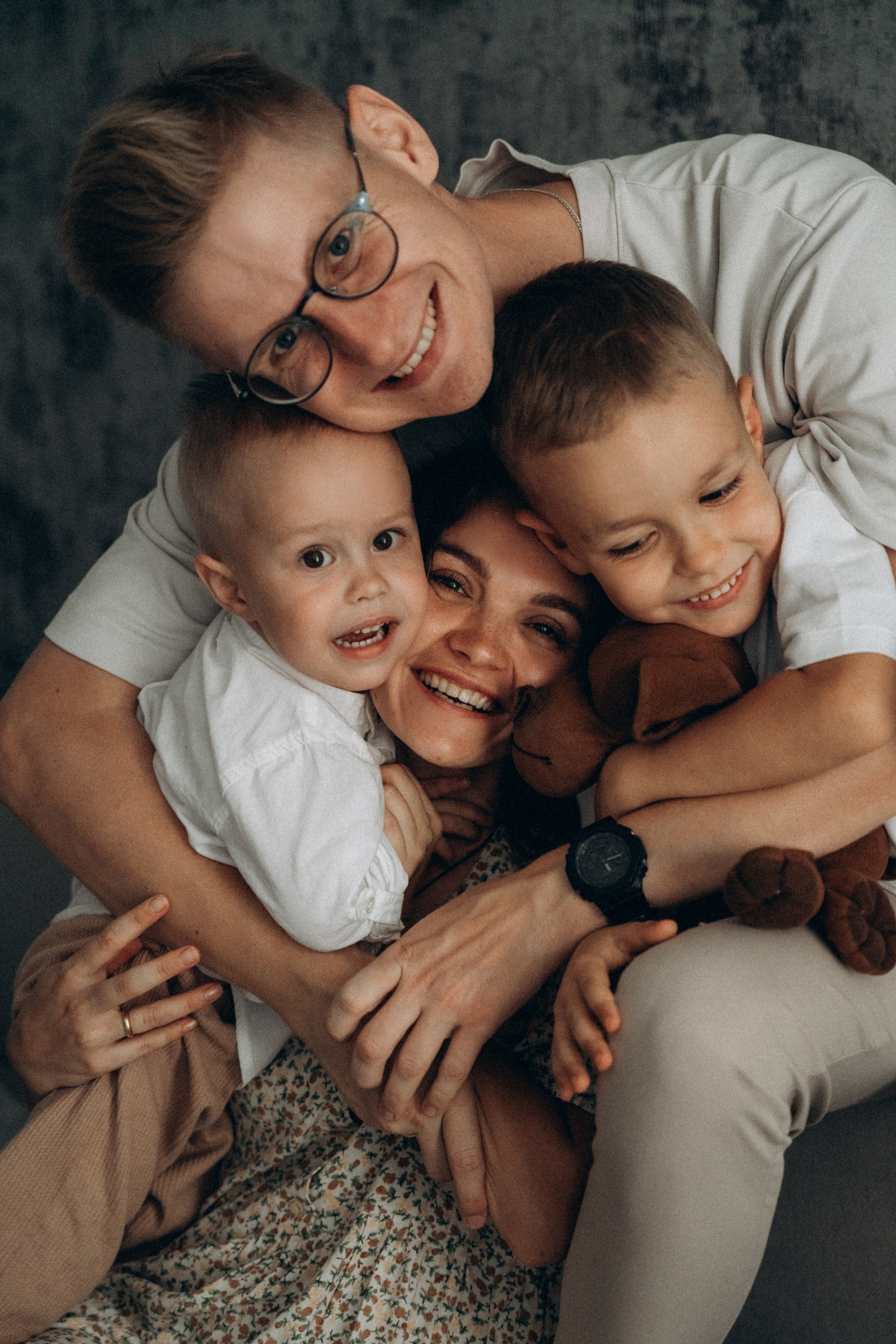 Вика, Сергей, Ян и Сава. Фотограф Мария Миллс | Минск