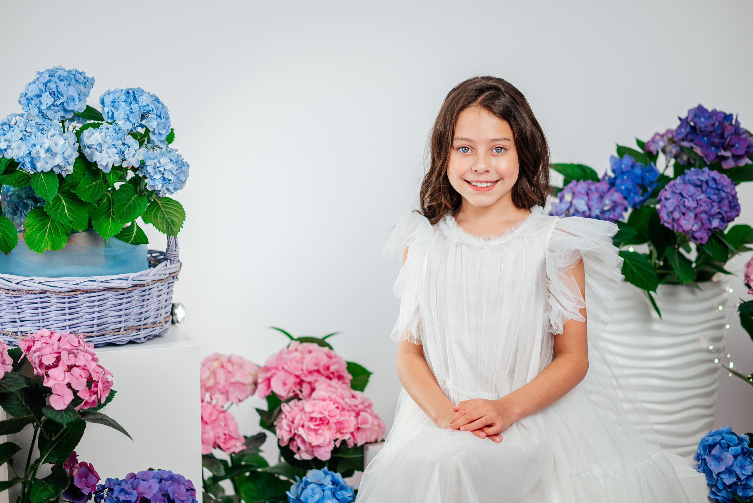 Вероника и гортензии. Семейный фотограф в Краснодаре