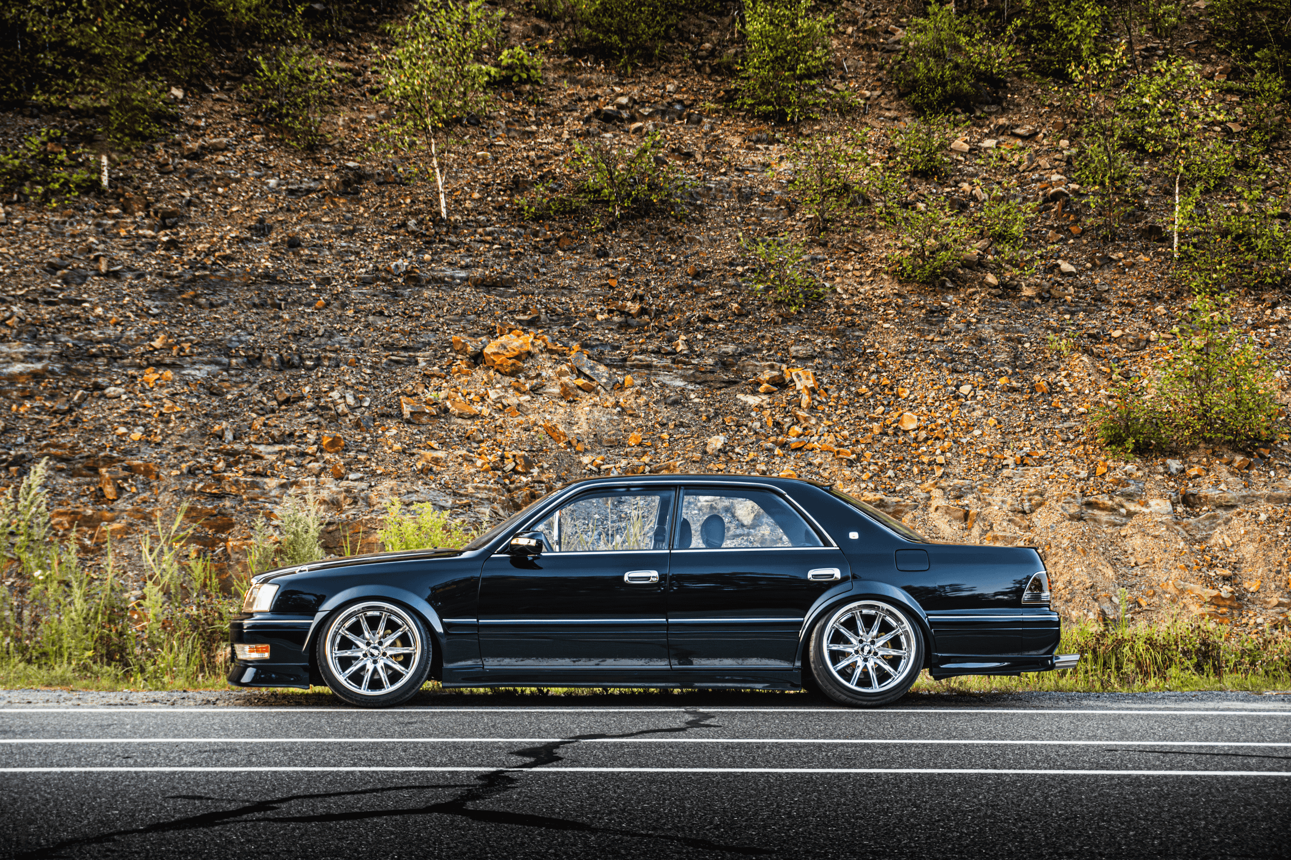 Toyota Crown S155: бриллиант в стенс-короне Владивостока