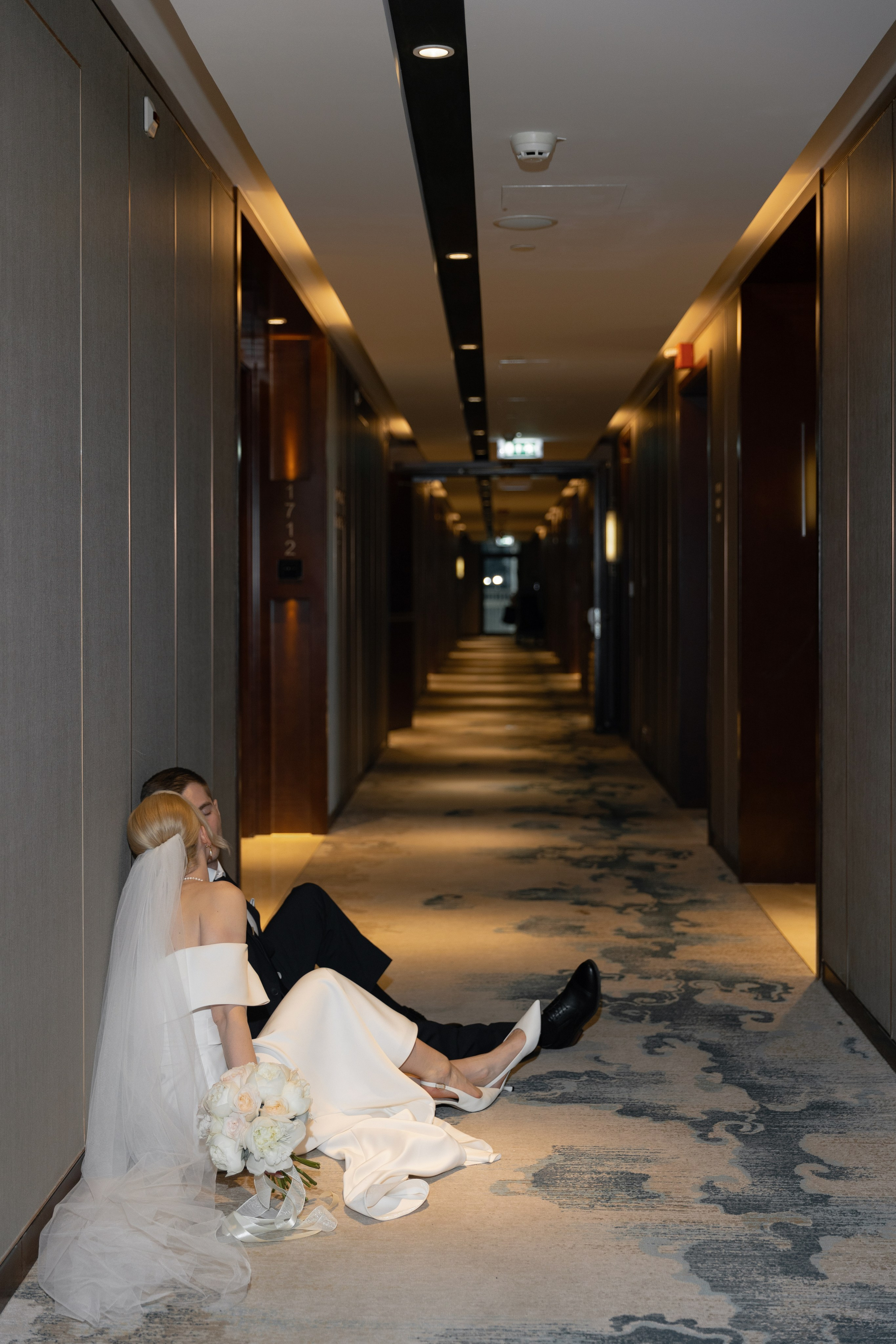 Свадебная фотосессия в Soluxe Hotel и роспись в Савеловском ЗАГСе. Свадебный фотограф в Москве Полина Лелетко