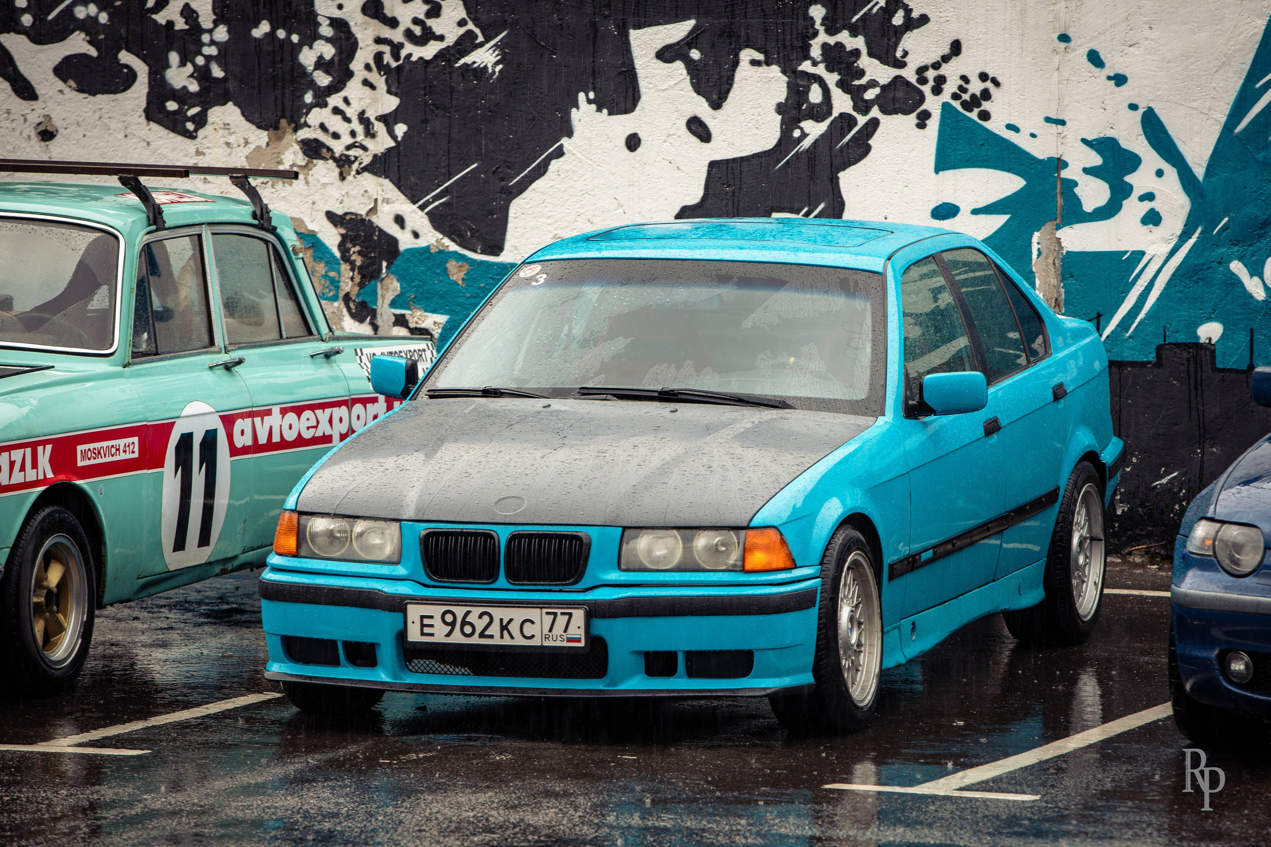 SHOWDOWN. Rusty Photographer