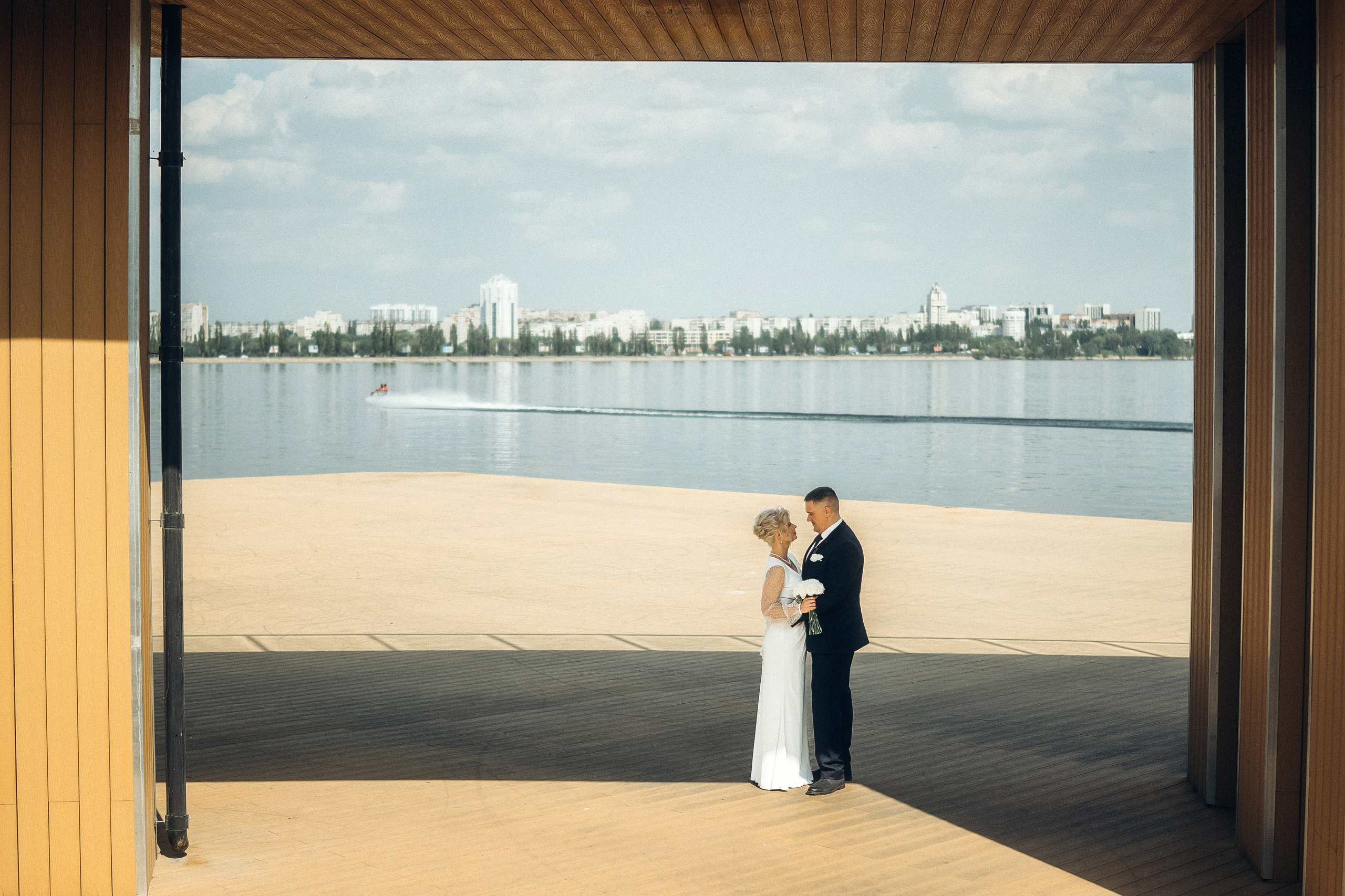 Свадебная фотосессия на набережной в Воронеже.