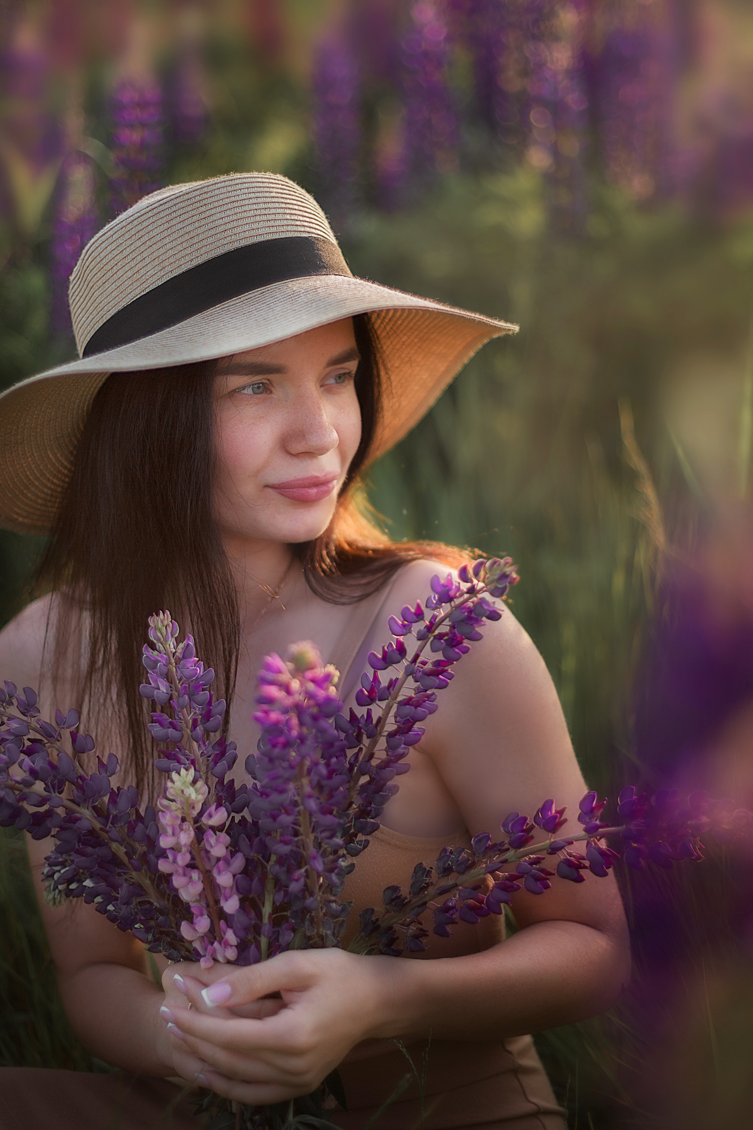 Фотосессия в люпинах с Ольгой. Детский и семейный фотограф в Санкт-Петербурге Светлана Тарасова