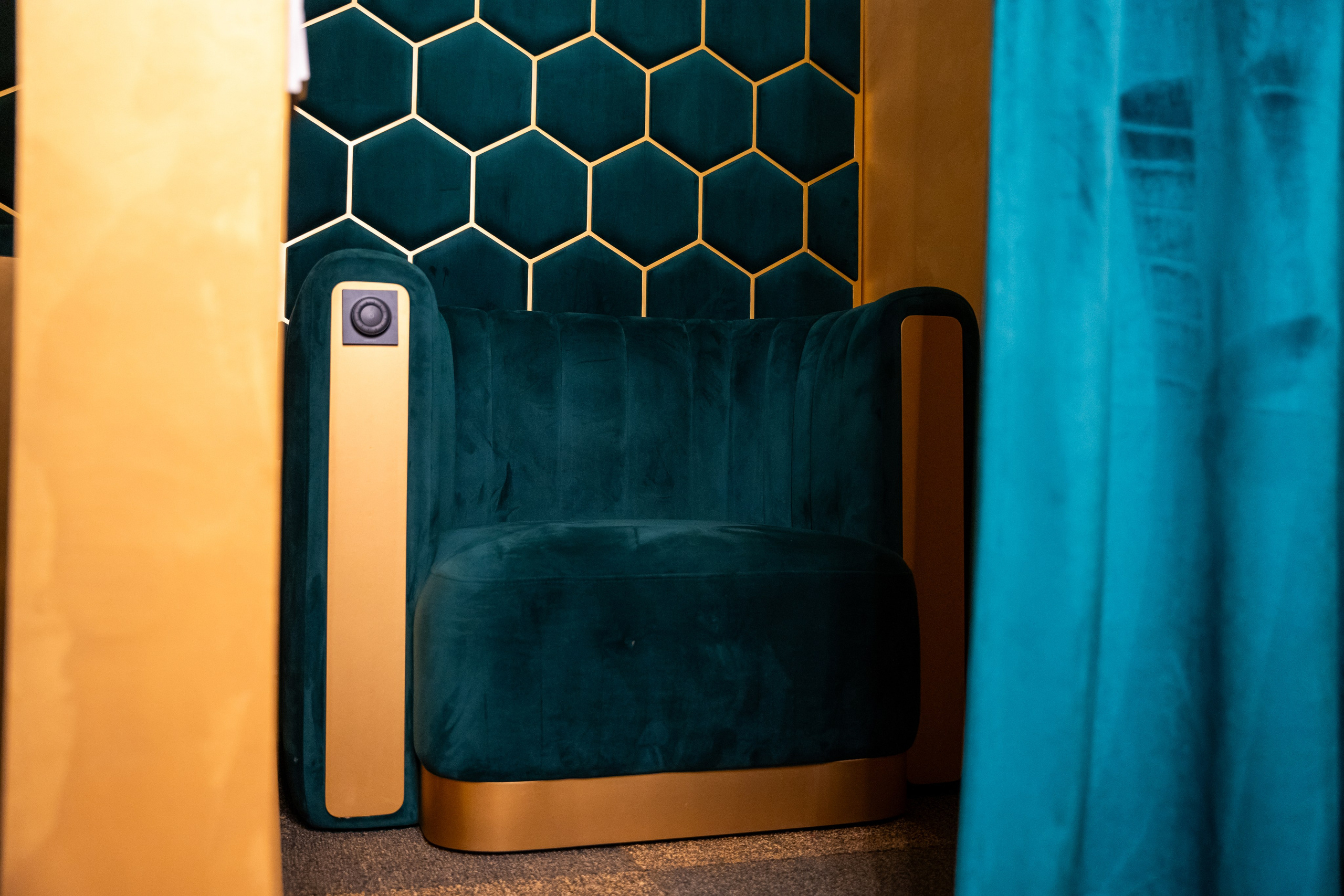 Фотосъемка интерьера стриптиз-клуба Hefner — элитный клуб Краснодара. Интерьерная фотосъемка клуба Hefner в Краснодаре — профессионально. Шедевры для Вас! Фотограф и Видеограф в Краснодаре Пахиев Руслан