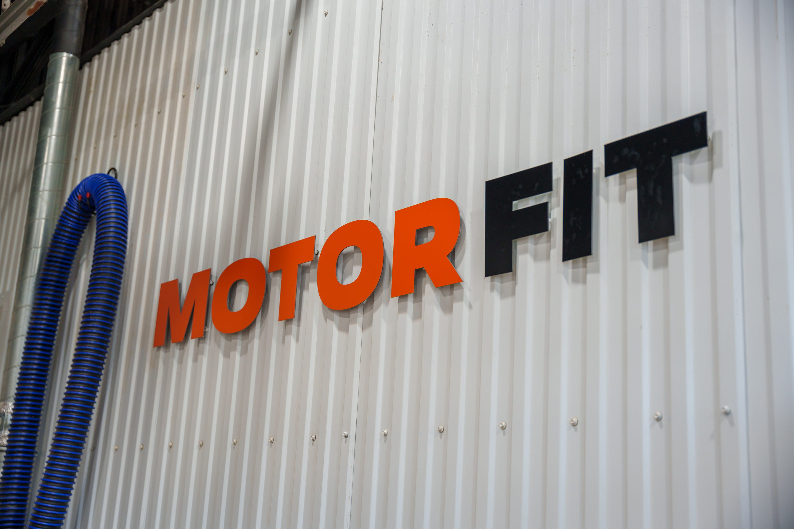 Интерьерная фотосъемка автосервиса Fit Service в Краснодаре — Профессиональная фотосъемка интерьера техцентра в Краснодаресеть СТО. Шедевры для Вас! Фотограф и Видеограф в Краснодаре Пахиев Руслан