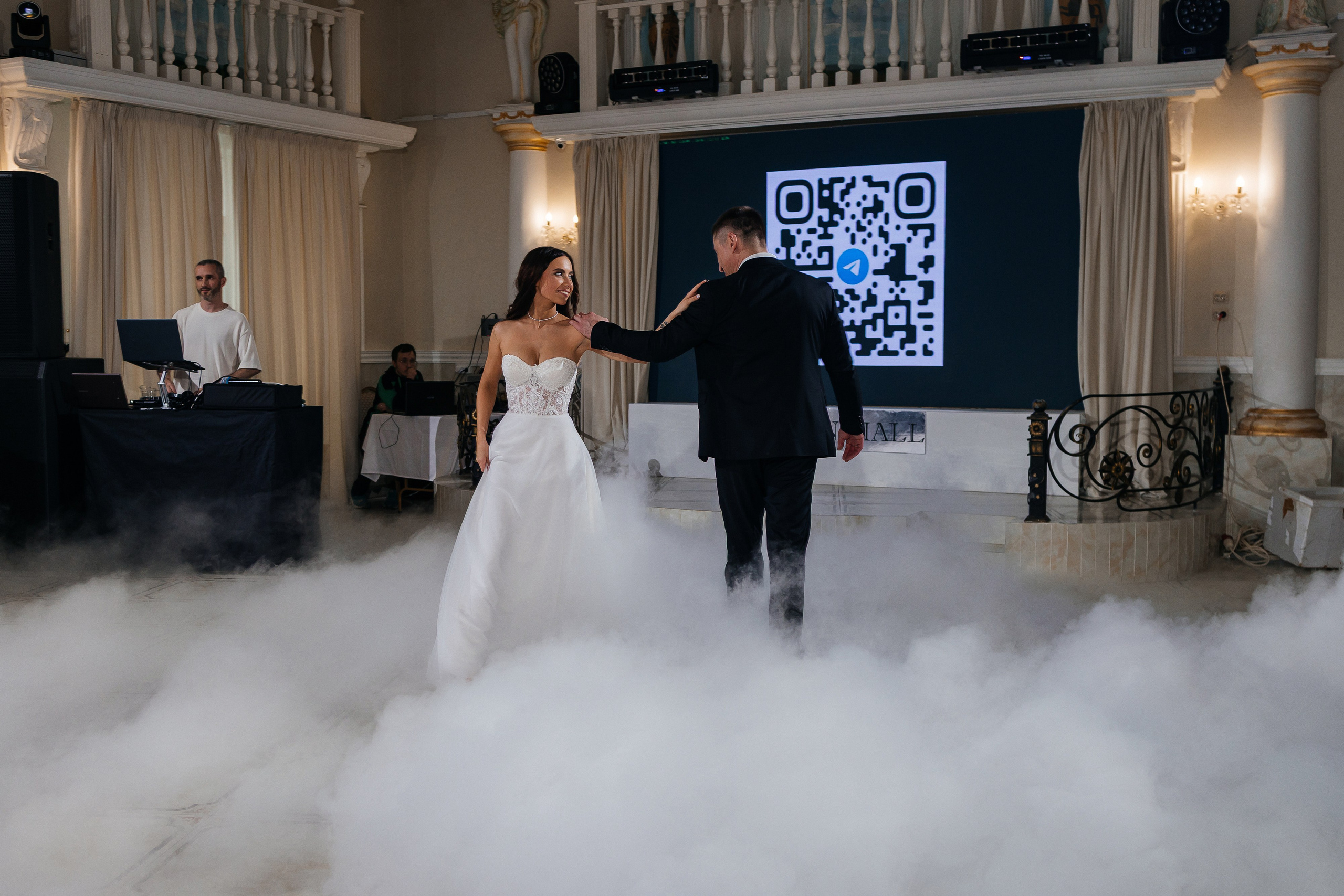 Шумная свадебная вечеринка. Олег Сверчков | Свадебный фотограф Вологда