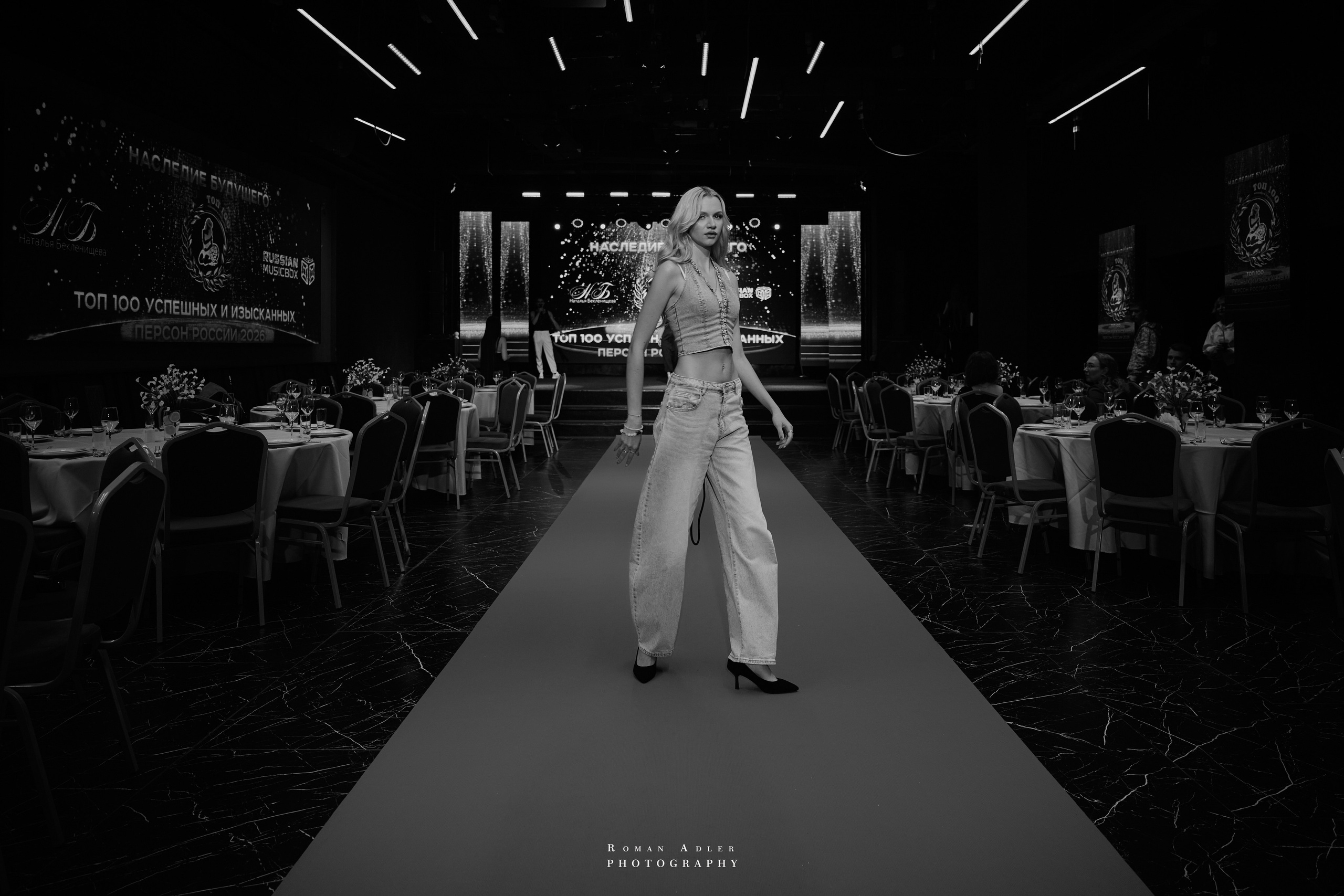 Бэкстейдж подготовки шоу Андрея Вишневского. Photographer Roman Adler