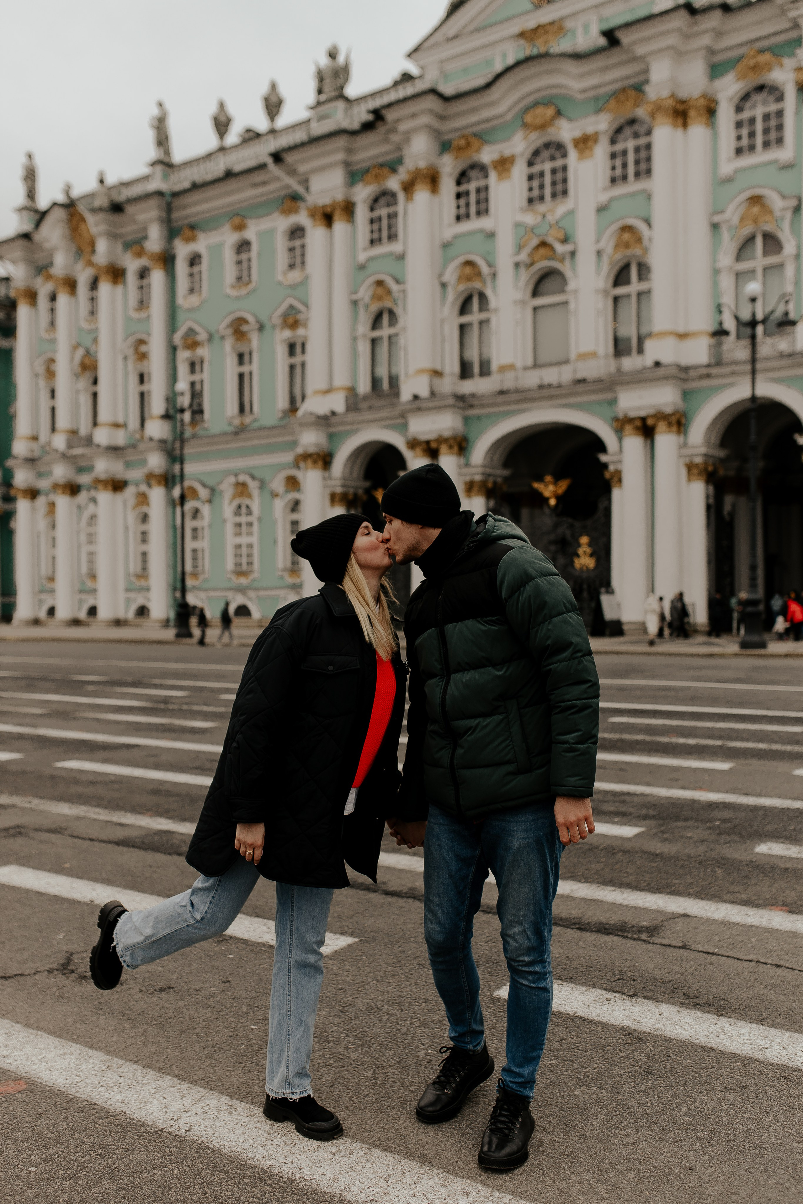 Поцелуй у Эрмитажа. Фотограф в Санкт-Петербурге Лиза Семченкова