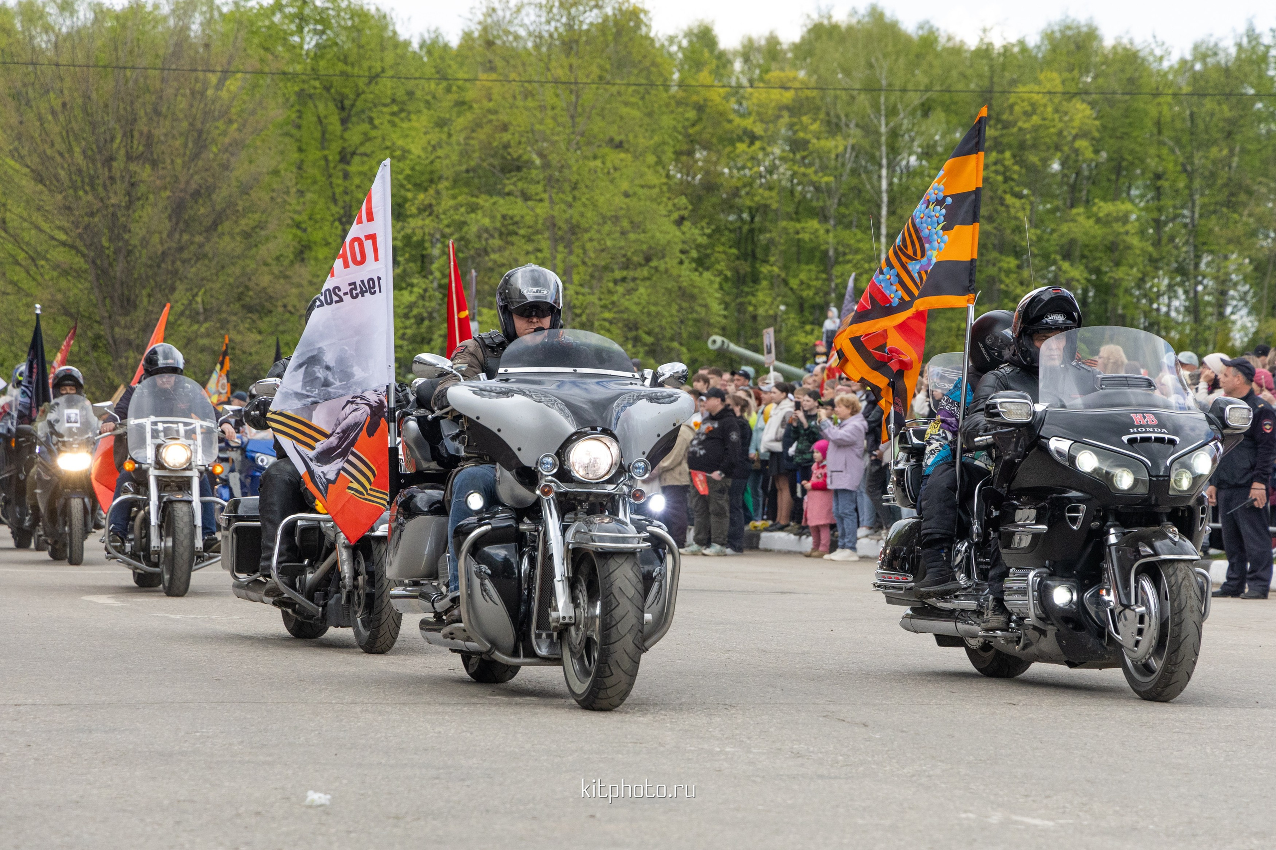 Фотосъёмка Дня Победы 2025 в Городце | Репортаж от KitPhoto. Фотограф Нижний Новгород Мария Китаева