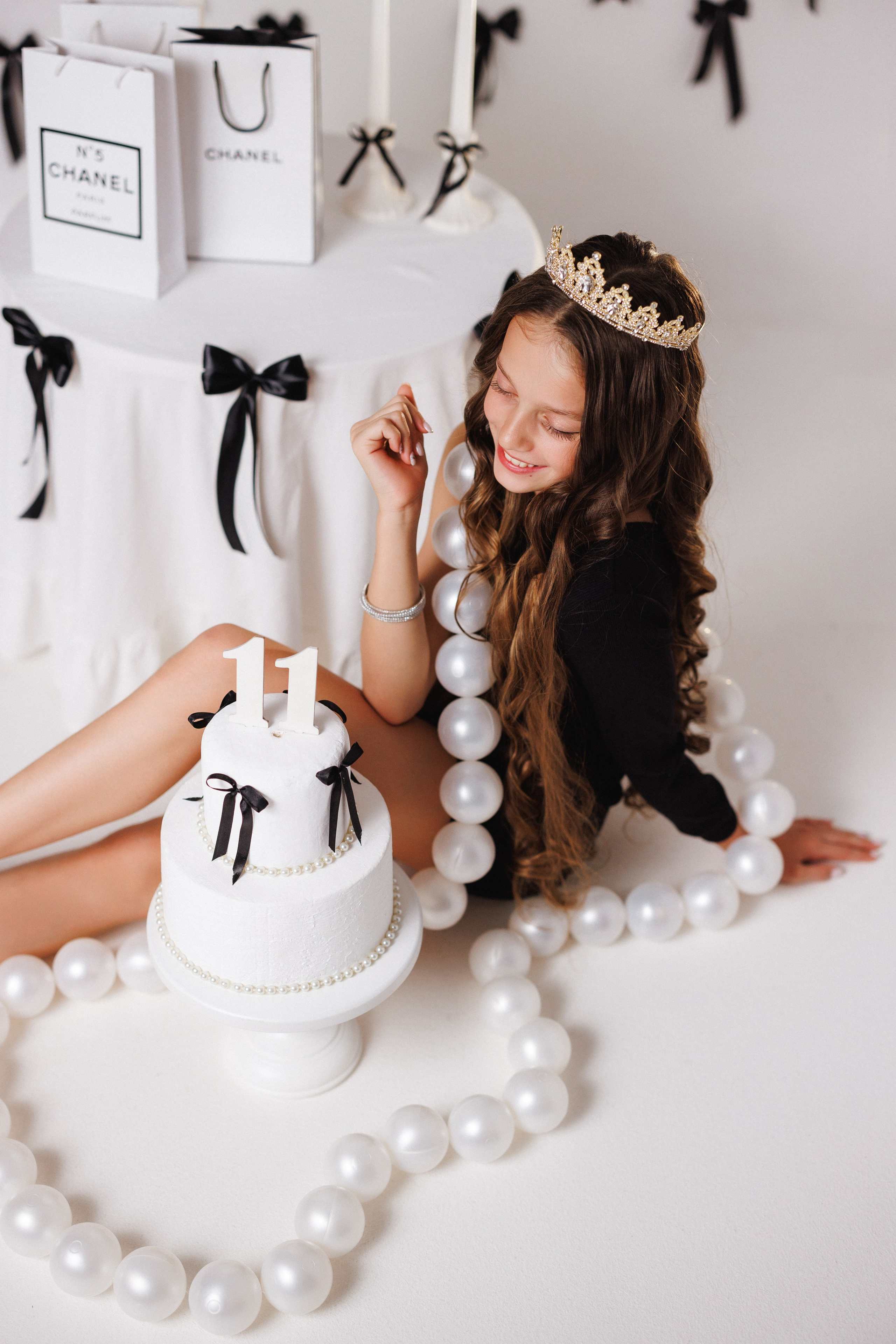 Детская фотосессия к Дню рождения для девочек, фотостудия «Антураж». Семейный и детский фотограф в Краснодаре Анна Трашкова