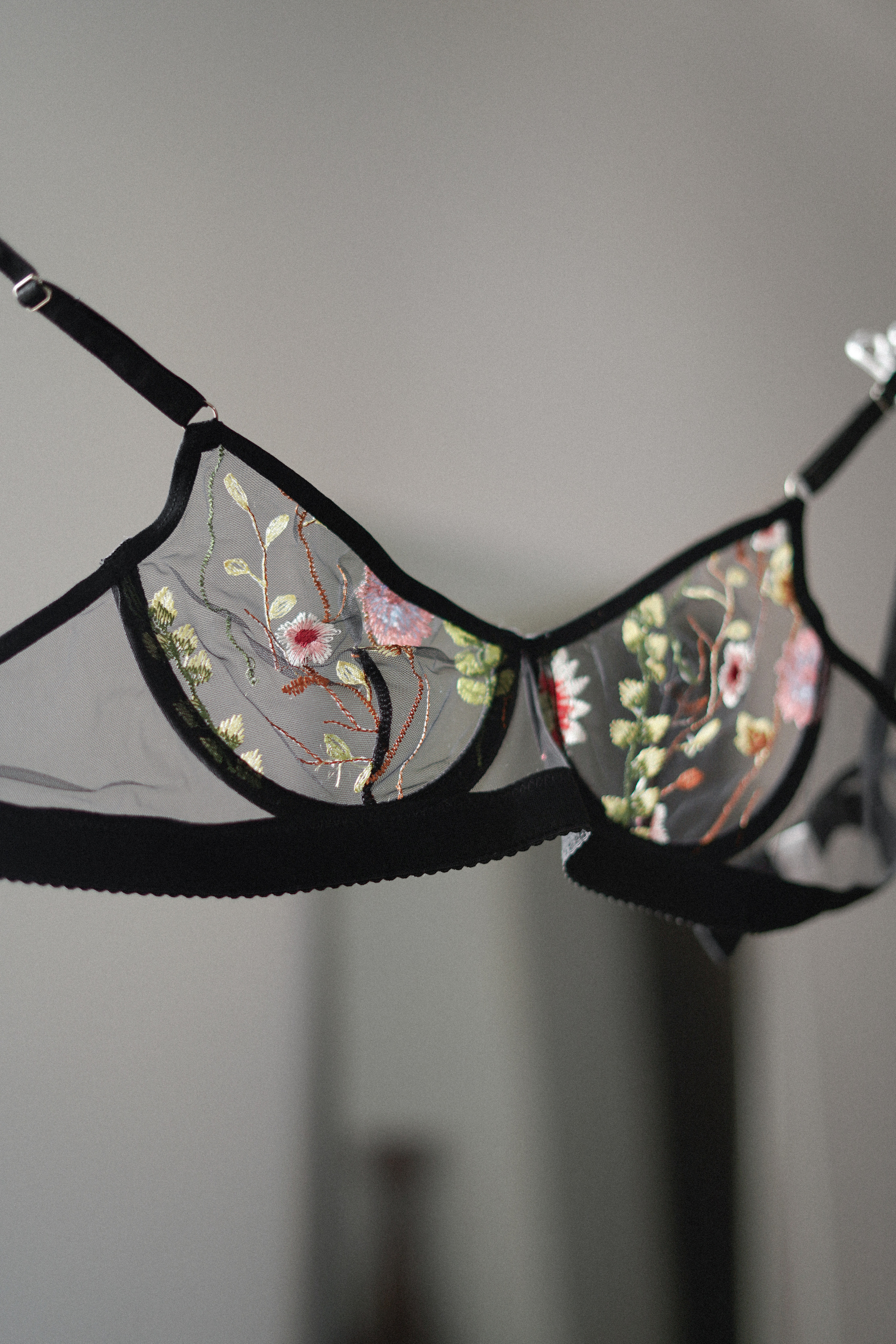 Реклама магазина и шоурума Геленджик. VISUAL ARTIST · KRONGAUZ ANASTASIA